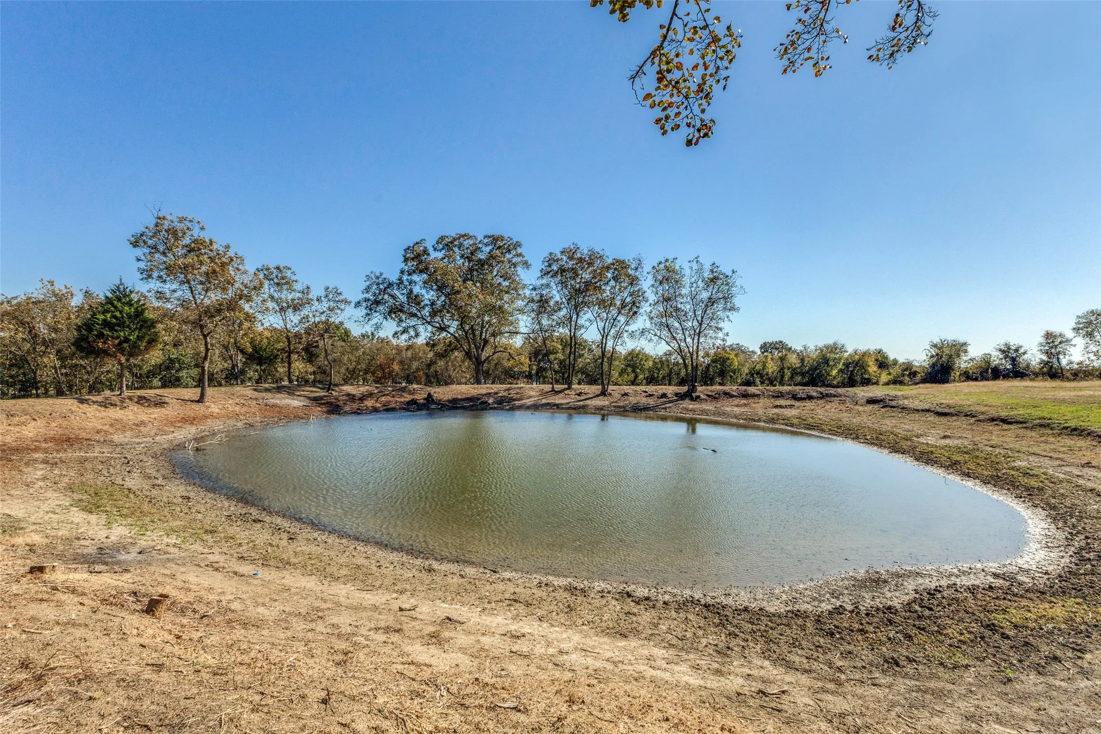 Single Family Residence For Sale in Kaufman County , 15675 County Road 4024, Kemp, Texas 75143, 3 Bedrooms, 2 Bathrooms, 2 Garage spaces, 2,690 Sqft, built in 1991, Price $3,500,000, mls#21283816, Real Estate Agent in Kemp, Homes For Sale in Kaufman county, Homes For Sale in Kemp, Realtor in Kemp Texas, Real Estate Brokerage Independent Realty Texas, Luminita Cordes Realtor