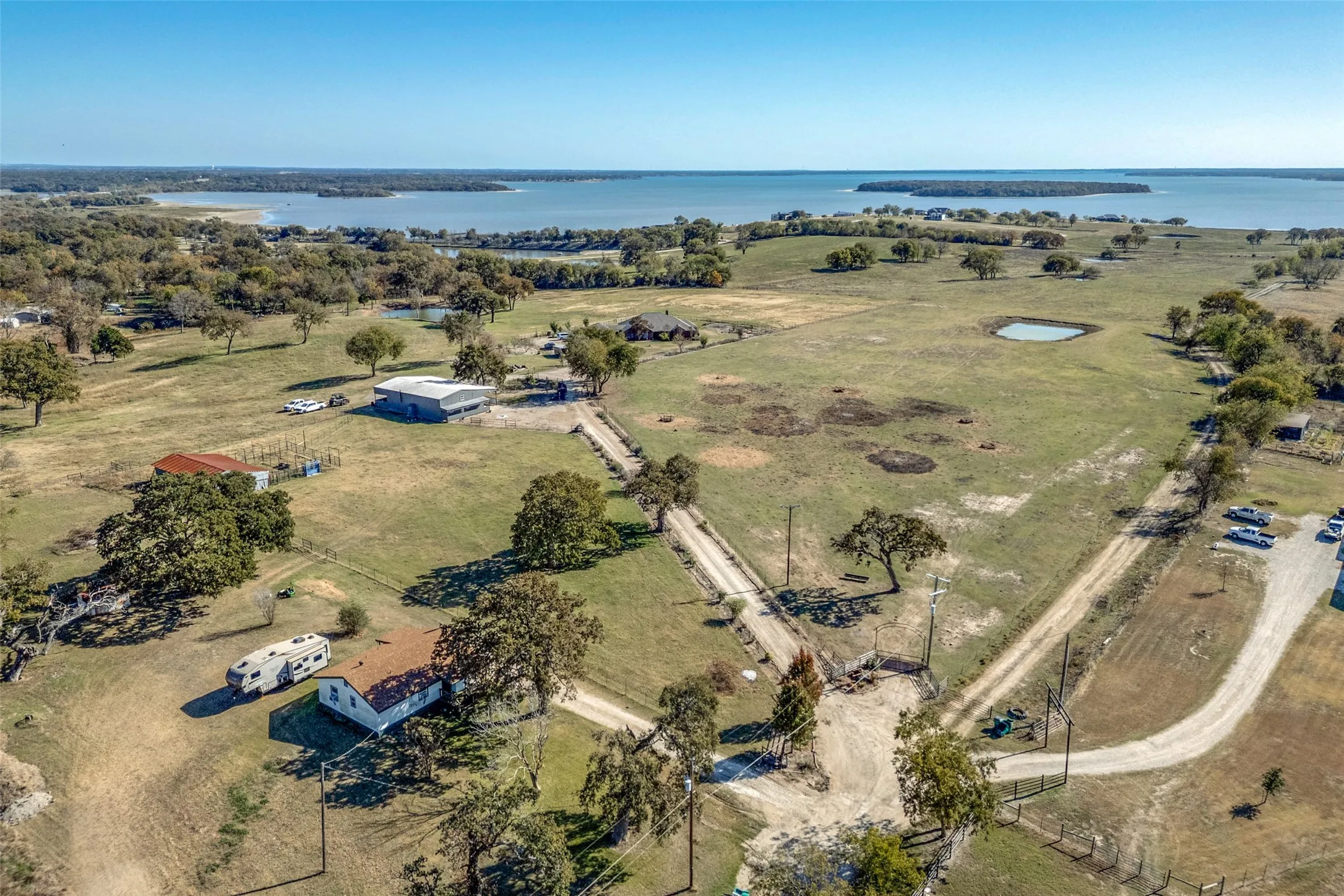 Single Family Residence For Sale in Kaufman County , 15675 County Road 4024, Kemp, Texas 75143, 3 Bedrooms, 2 Bathrooms, 2 Garage spaces, 2,690 Sqft, built in 1991, Price $3,500,000, mls#21283816, Real Estate Agent in Kemp, Homes For Sale in Kaufman county, Homes For Sale in Kemp, Realtor in Kemp Texas, Real Estate Brokerage Independent Realty Texas, Luminita Cordes Realtor