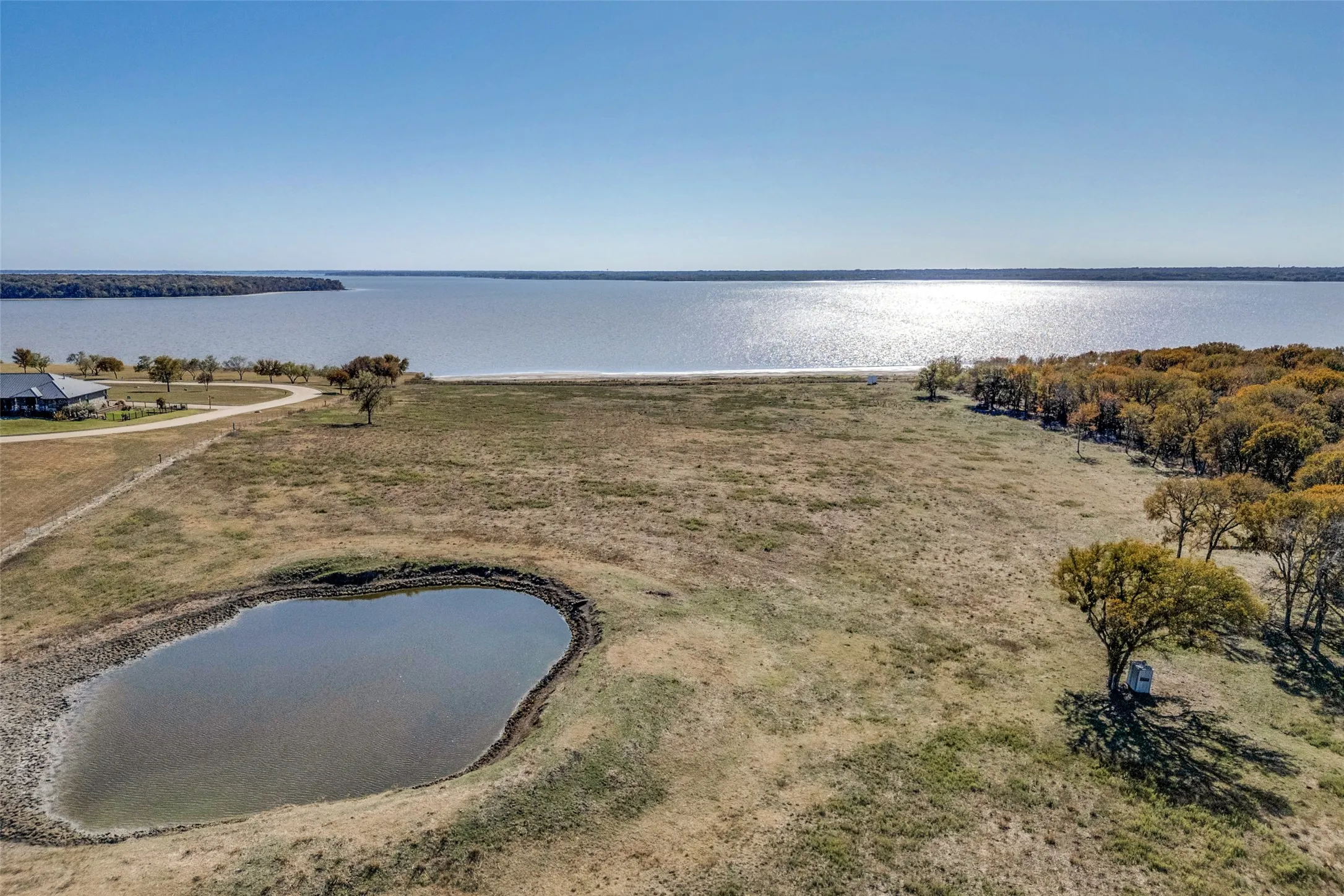 Single Family Residence For Sale in Kaufman County , 15675 County Road 4024, Kemp, Texas 75143, 3 Bedrooms, 2 Bathrooms, 2 Garage spaces, 2,690 Sqft, built in 1991, Price $3,500,000, mls#21283816, Real Estate Agent in Kemp, Homes For Sale in Kaufman county, Homes For Sale in Kemp, Realtor in Kemp Texas, Real Estate Brokerage Independent Realty Texas, Luminita Cordes Realtor