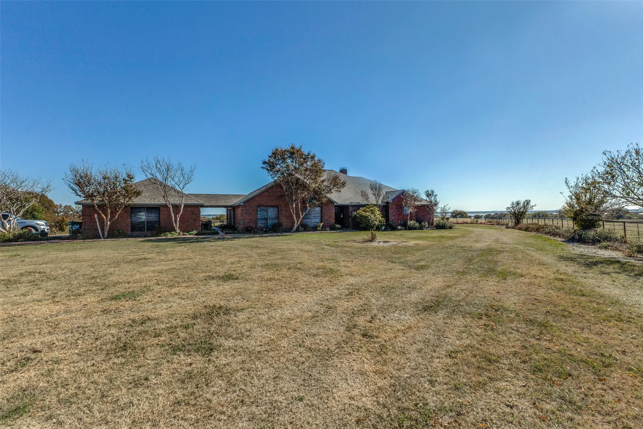 Single Family Residence For Sale in Kaufman County , 15675 County Road 4024, Kemp, Texas 75143, 3 Bedrooms, 2 Bathrooms, 2 Garage spaces, 2,690 Sqft, built in 1991, Price $3,500,000, mls#21283816, Real Estate Agent in Kemp, Homes For Sale in Kaufman county, Homes For Sale in Kemp, Realtor in Kemp Texas, Real Estate Brokerage Independent Realty Texas, Luminita Cordes Realtor