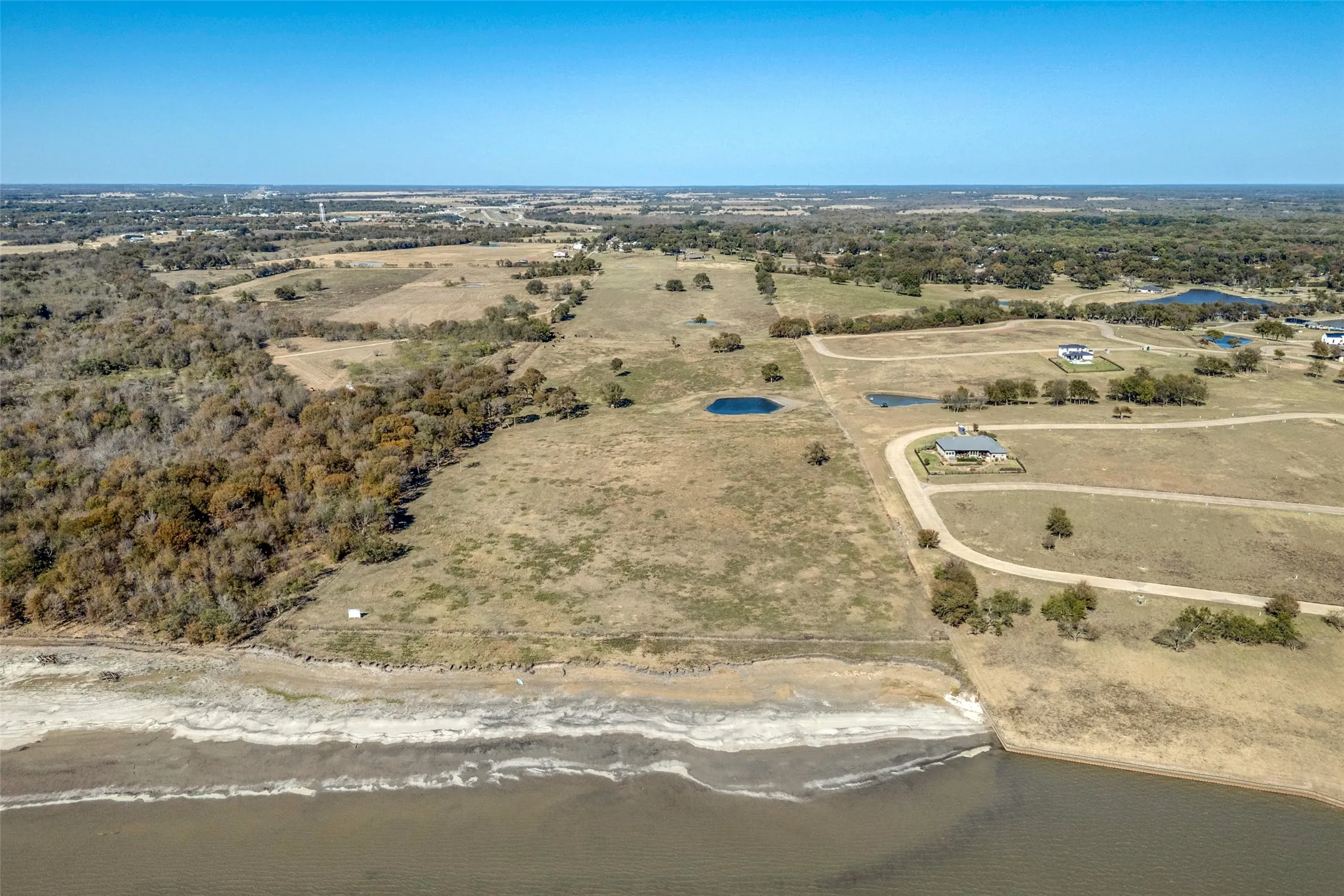 Single Family Residence For Sale in Kaufman County , 15675 County Road 4024, Kemp, Texas 75143, 3 Bedrooms, 2 Bathrooms, 2 Garage spaces, 2,690 Sqft, built in 1991, Price $3,500,000, mls#21283816, Real Estate Agent in Kemp, Homes For Sale in Kaufman county, Homes For Sale in Kemp, Realtor in Kemp Texas, Real Estate Brokerage Independent Realty Texas, Luminita Cordes Realtor