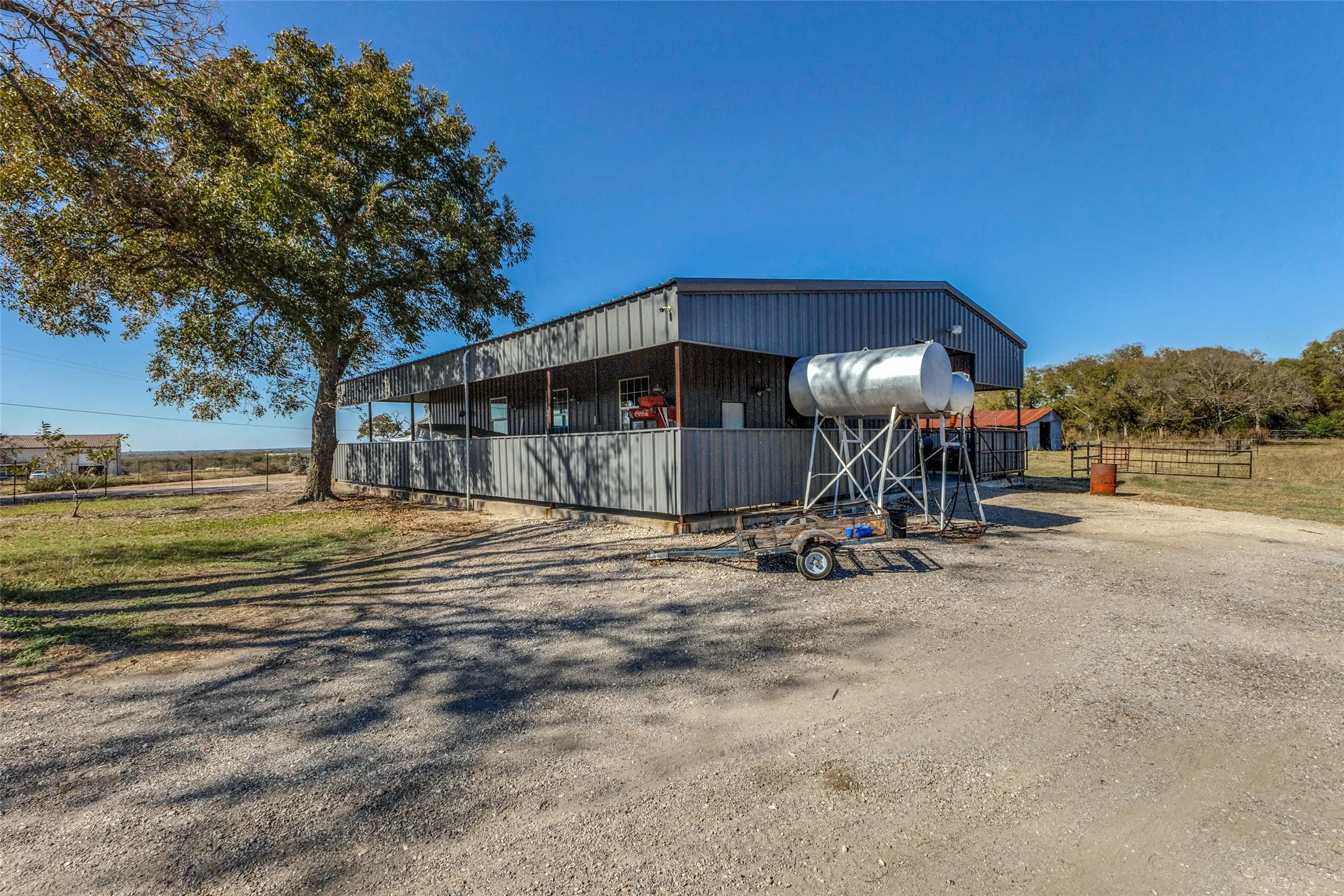 Single Family Residence For Sale in Kaufman County , 15675 County Road 4024, Kemp, Texas 75143, 3 Bedrooms, 2 Bathrooms, 2 Garage spaces, 2,690 Sqft, built in 1991, Price $3,500,000, mls#21283816, Real Estate Agent in Kemp, Homes For Sale in Kaufman county, Homes For Sale in Kemp, Realtor in Kemp Texas, Real Estate Brokerage Independent Realty Texas, Luminita Cordes Realtor