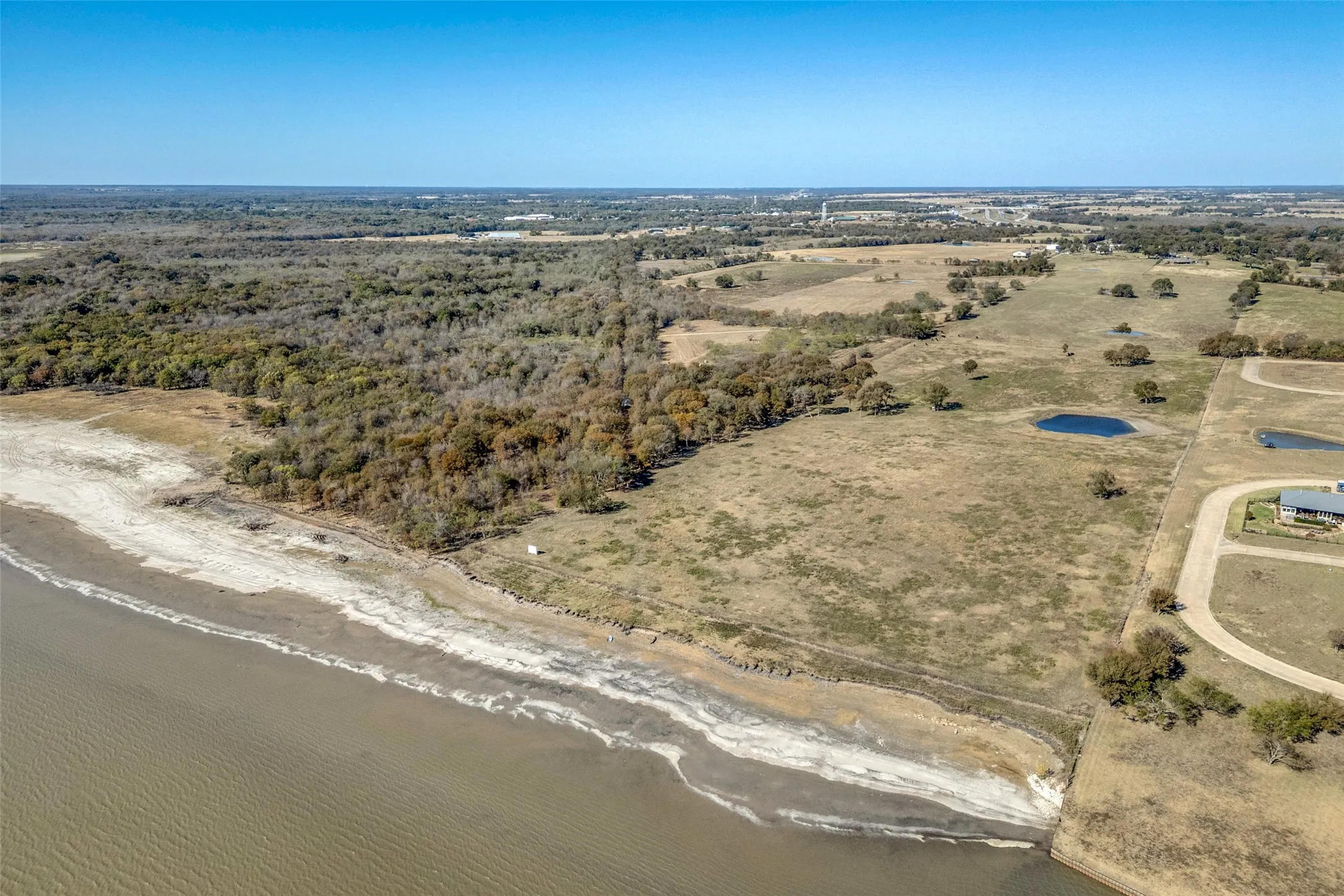 Single Family Residence For Sale in Kaufman County , 15675 County Road 4024, Kemp, Texas 75143, 3 Bedrooms, 2 Bathrooms, 2 Garage spaces, 2,690 Sqft, built in 1991, Price $3,500,000, mls#21283816, Real Estate Agent in Kemp, Homes For Sale in Kaufman county, Homes For Sale in Kemp, Realtor in Kemp Texas, Real Estate Brokerage Independent Realty Texas, Luminita Cordes Realtor