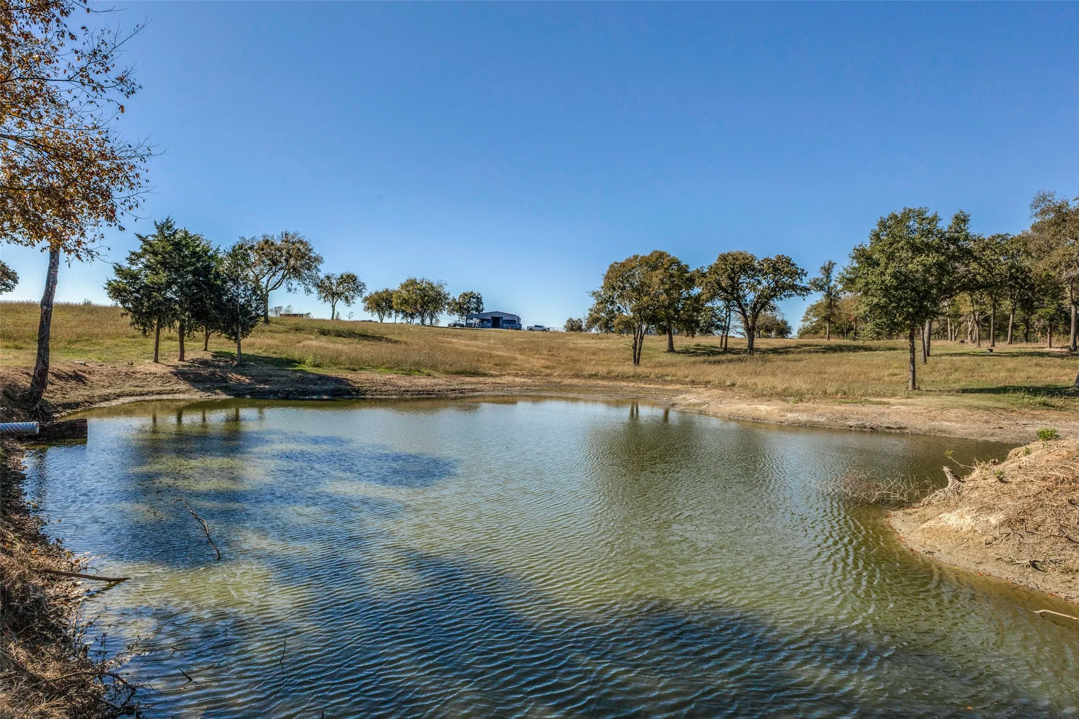 Single Family Residence For Sale in Kaufman County , 15675 County Road 4024, Kemp, Texas 75143, 3 Bedrooms, 2 Bathrooms, 2 Garage spaces, 2,690 Sqft, built in 1991, Price $3,500,000, mls#21283816, Real Estate Agent in Kemp, Homes For Sale in Kaufman county, Homes For Sale in Kemp, Realtor in Kemp Texas, Real Estate Brokerage Independent Realty Texas, Luminita Cordes Realtor
