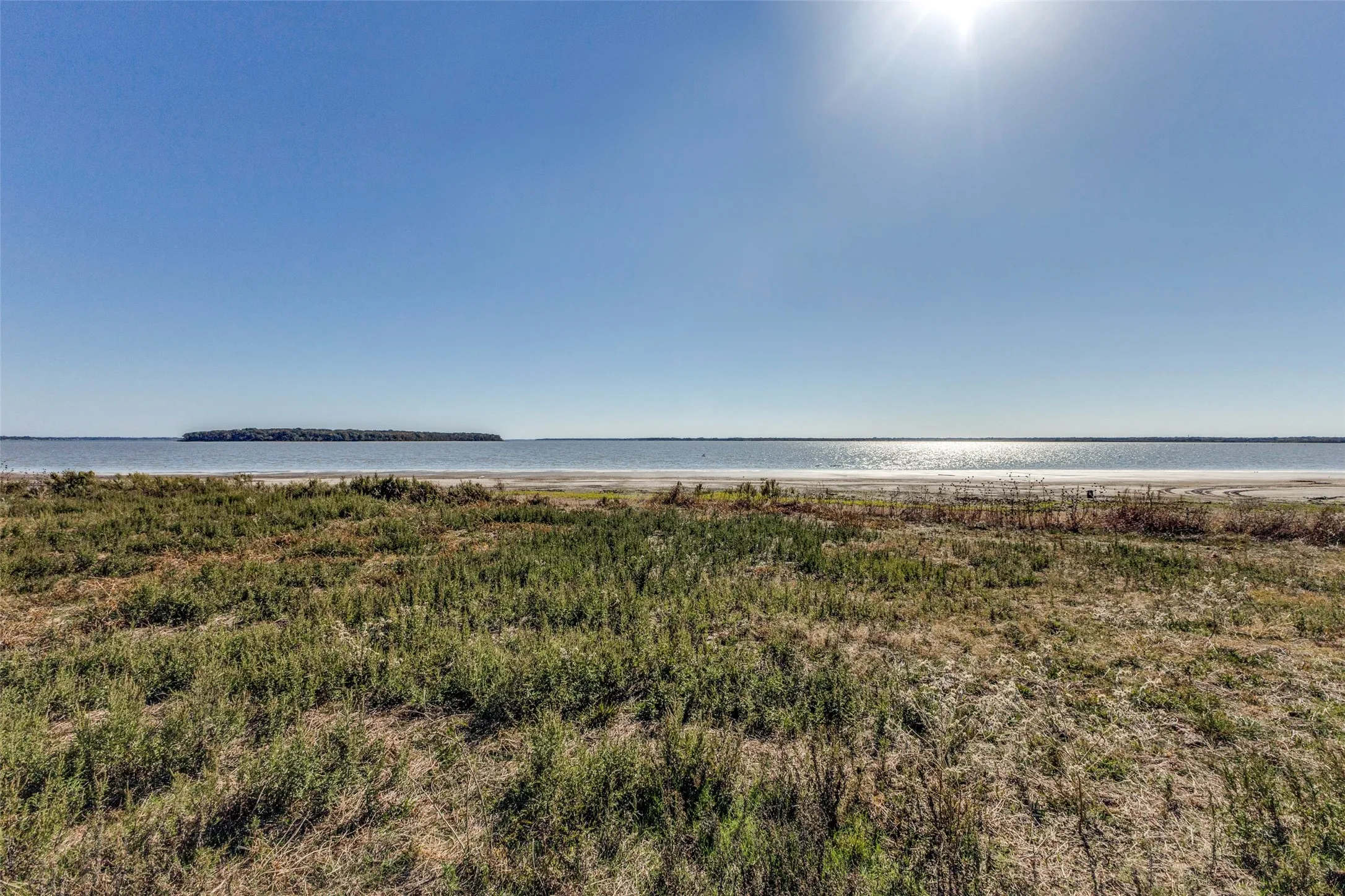 Single Family Residence For Sale in Kaufman County , 15675 County Road 4024, Kemp, Texas 75143, 3 Bedrooms, 2 Bathrooms, 2 Garage spaces, 2,690 Sqft, built in 1991, Price $3,500,000, mls#21283816, Real Estate Agent in Kemp, Homes For Sale in Kaufman county, Homes For Sale in Kemp, Realtor in Kemp Texas, Real Estate Brokerage Independent Realty Texas, Luminita Cordes Realtor