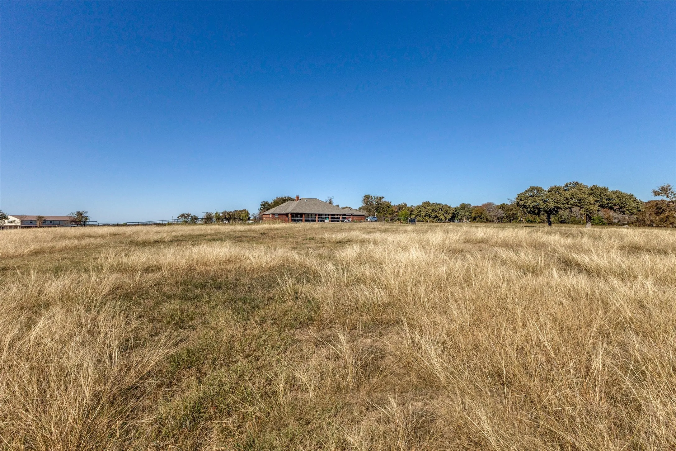 Single Family Residence For Sale in Kaufman County , 15675 County Road 4024, Kemp, Texas 75143, 3 Bedrooms, 2 Bathrooms, 2 Garage spaces, 2,690 Sqft, built in 1991, Price $3,500,000, mls#21283816, Real Estate Agent in Kemp, Homes For Sale in Kaufman county, Homes For Sale in Kemp, Realtor in Kemp Texas, Real Estate Brokerage Independent Realty Texas, Luminita Cordes Realtor