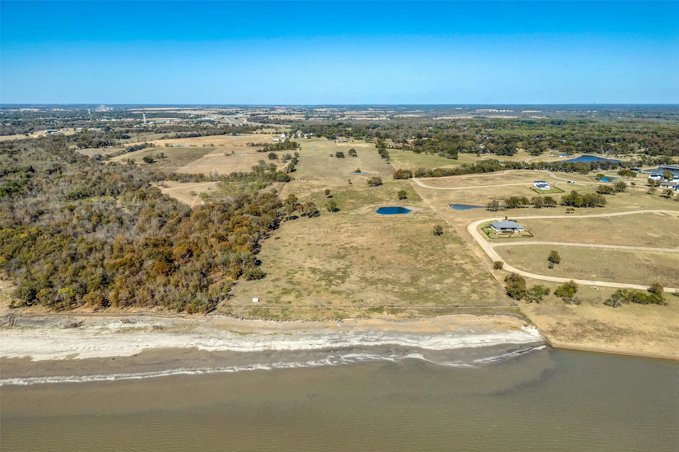 Single Family Residence For Sale in Kaufman County , 15675 County Road 4024, Kemp, Texas 75143, 3 Bedrooms, 2 Bathrooms, 2 Garage spaces, 2,690 Sqft, built in 1991, Price $3,500,000, mls#21283816, Real Estate Agent in Kemp, Homes For Sale in Kaufman county, Homes For Sale in Kemp, Realtor in Kemp Texas, Real Estate Brokerage Independent Realty Texas, Luminita Cordes Realtor