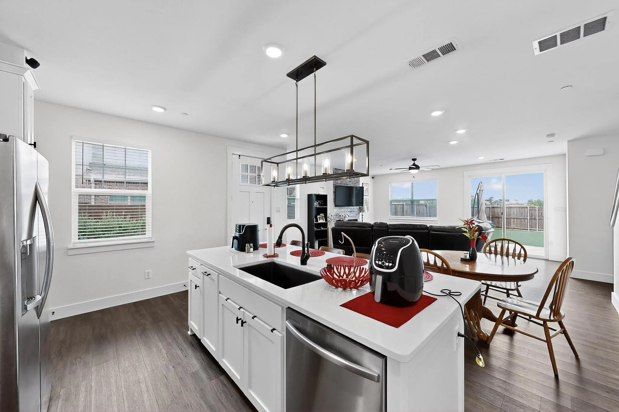 Townhouse For Sale in Collin County , 3016 Grandview Drive, Wylie, Texas 75098, 3 Bedrooms, 3 Bathrooms, 2 Garage spaces, 1,882 Sqft, built in 2021, Price $390,000, mls#21279581, Real Estate Agent in Wylie, Homes For Sale in Collin county, Homes For Sale in Wylie, Realtor in Wylie Texas, Real Estate Brokerage Independent Realty Texas, Luminita Cordes Realtor