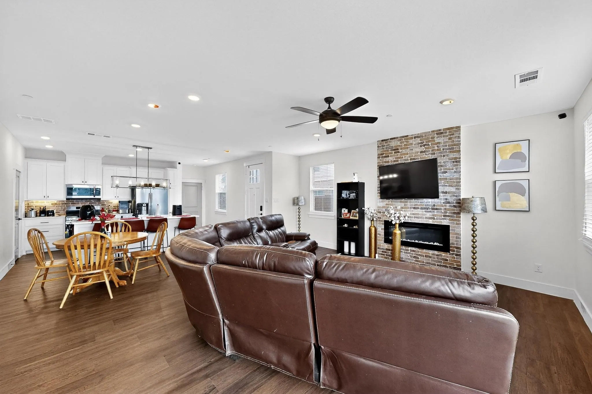 Townhouse For Sale in Collin County , 3016 Grandview Drive, Wylie, Texas 75098, 3 Bedrooms, 3 Bathrooms, 2 Garage spaces, 1,882 Sqft, built in 2021, Price $390,000, mls#21279581, Real Estate Agent in Wylie, Homes For Sale in Collin county, Homes For Sale in Wylie, Realtor in Wylie Texas, Real Estate Brokerage Independent Realty Texas, Luminita Cordes Realtor