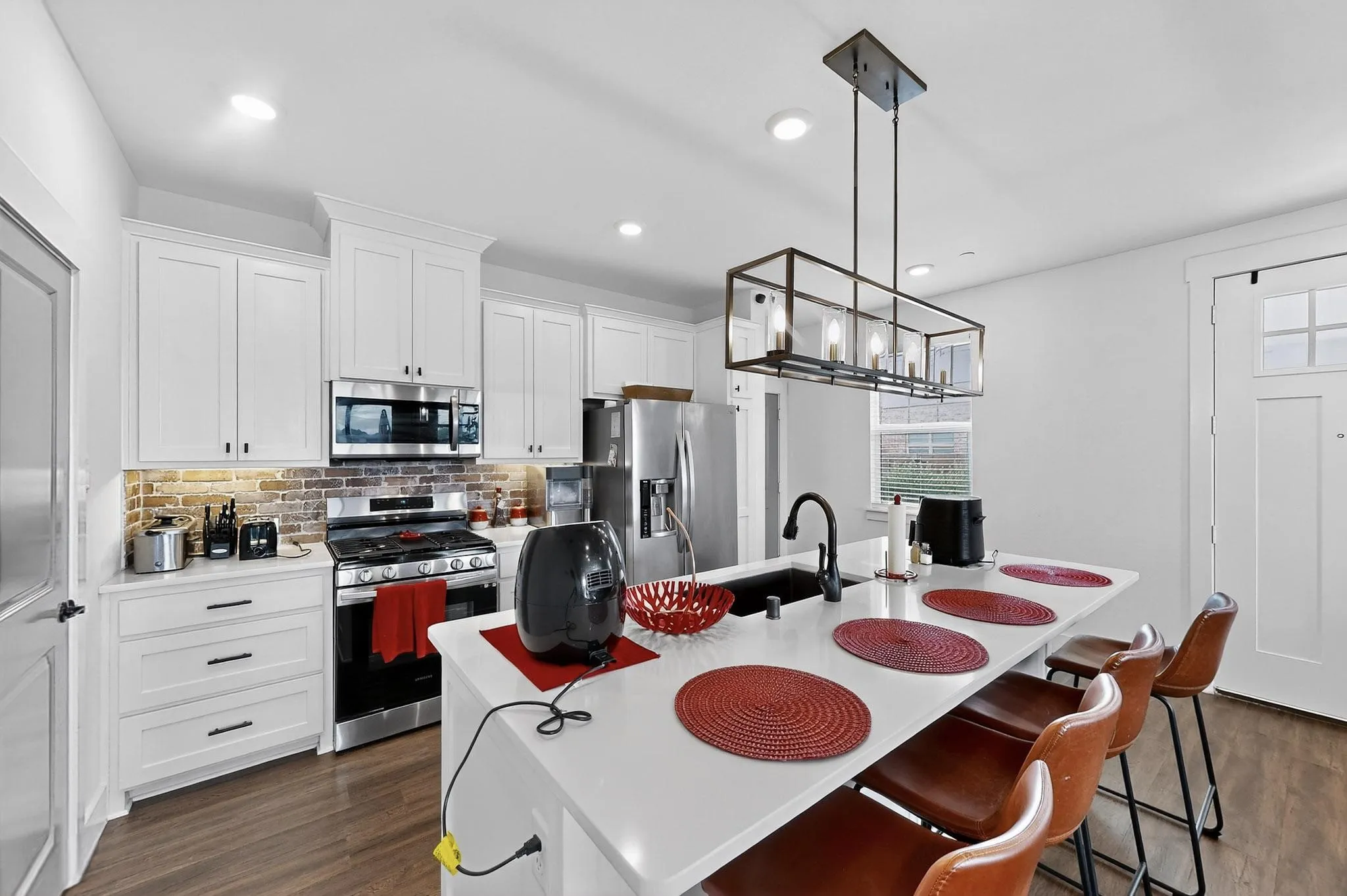 Townhouse For Sale in Collin County , 3016 Grandview Drive, Wylie, Texas 75098, 3 Bedrooms, 3 Bathrooms, 2 Garage spaces, 1,882 Sqft, built in 2021, Price $390,000, mls#21279581, Real Estate Agent in Wylie, Homes For Sale in Collin county, Homes For Sale in Wylie, Realtor in Wylie Texas, Real Estate Brokerage Independent Realty Texas, Luminita Cordes Realtor
