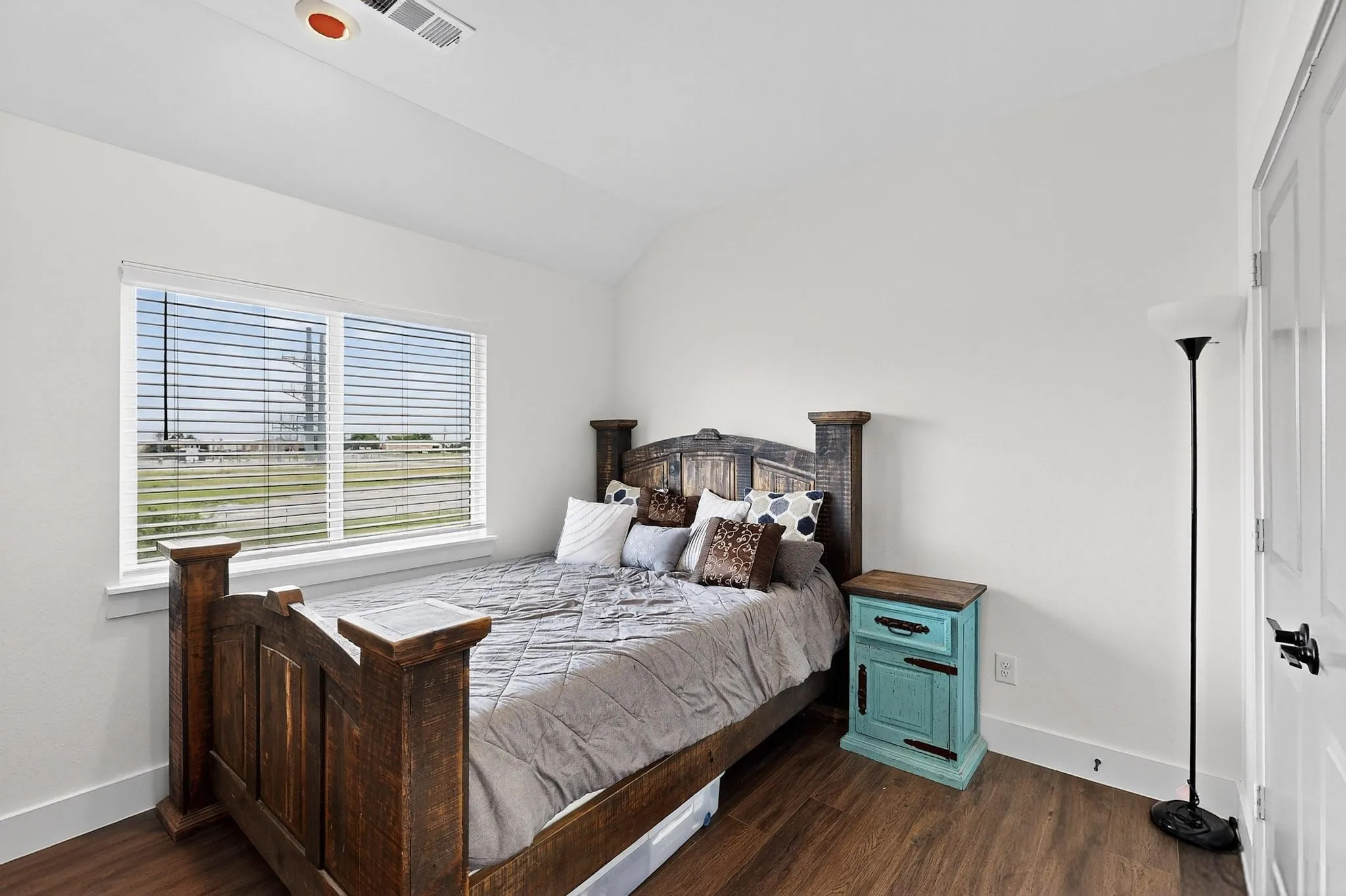 Townhouse For Sale in Collin County , 3016 Grandview Drive, Wylie, Texas 75098, 3 Bedrooms, 3 Bathrooms, 2 Garage spaces, 1,882 Sqft, built in 2021, Price $390,000, mls#21279581, Real Estate Agent in Wylie, Homes For Sale in Collin county, Homes For Sale in Wylie, Realtor in Wylie Texas, Real Estate Brokerage Independent Realty Texas, Luminita Cordes Realtor