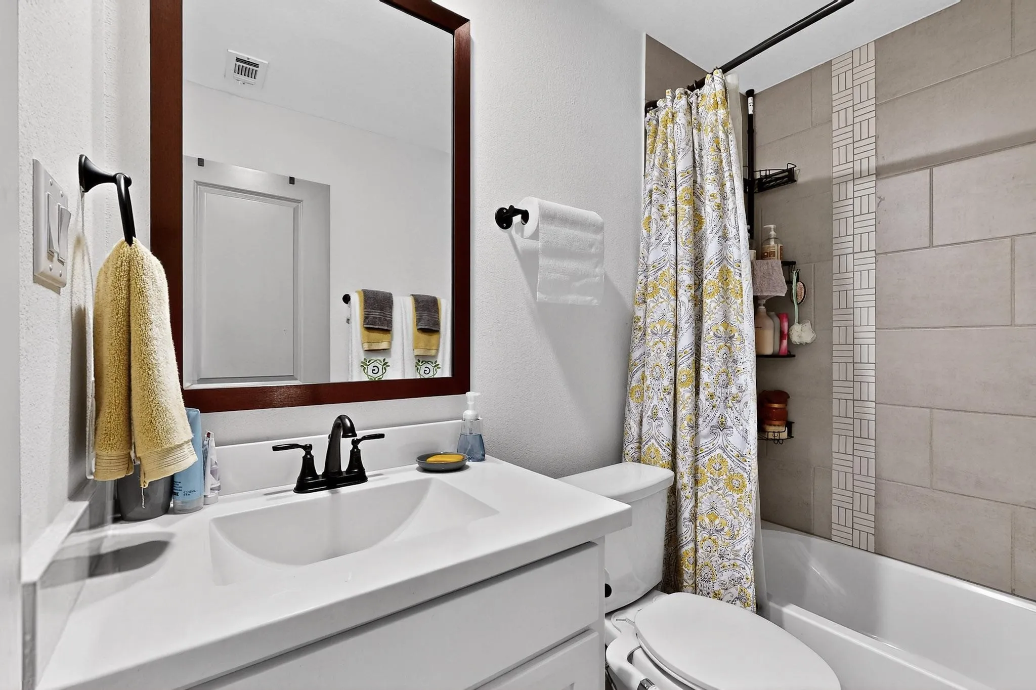 Townhouse For Sale in Collin County , 3016 Grandview Drive, Wylie, Texas 75098, 3 Bedrooms, 3 Bathrooms, 2 Garage spaces, 1,882 Sqft, built in 2021, Price $390,000, mls#21279581, Real Estate Agent in Wylie, Homes For Sale in Collin county, Homes For Sale in Wylie, Realtor in Wylie Texas, Real Estate Brokerage Independent Realty Texas, Luminita Cordes Realtor