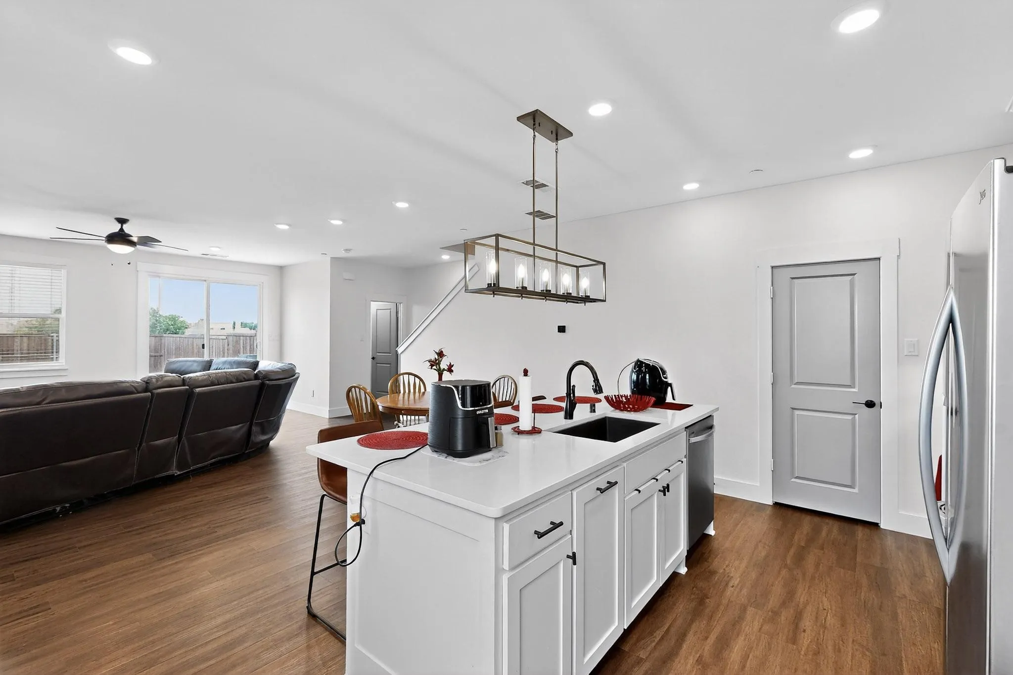 Townhouse For Sale in Collin County , 3016 Grandview Drive, Wylie, Texas 75098, 3 Bedrooms, 3 Bathrooms, 2 Garage spaces, 1,882 Sqft, built in 2021, Price $390,000, mls#21279581, Real Estate Agent in Wylie, Homes For Sale in Collin county, Homes For Sale in Wylie, Realtor in Wylie Texas, Real Estate Brokerage Independent Realty Texas, Luminita Cordes Realtor