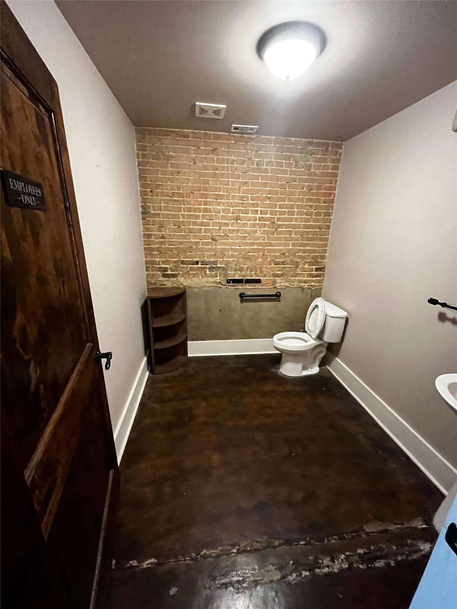 Office For Rent in Ellis County , 204 W Knox Street A, Ennis, Texas 75119, 0, 0, Garage spaces, 0 Sqft, built in 1920, mls#21283243, Real Estate Agent in Ennis, Homes For Rent in Ellis county, Homes For Rent in Ennis, Realtor in Ennis Texas, Real Estate Brokerage Independent Realty Texas, Luminita Cordes Realtor
