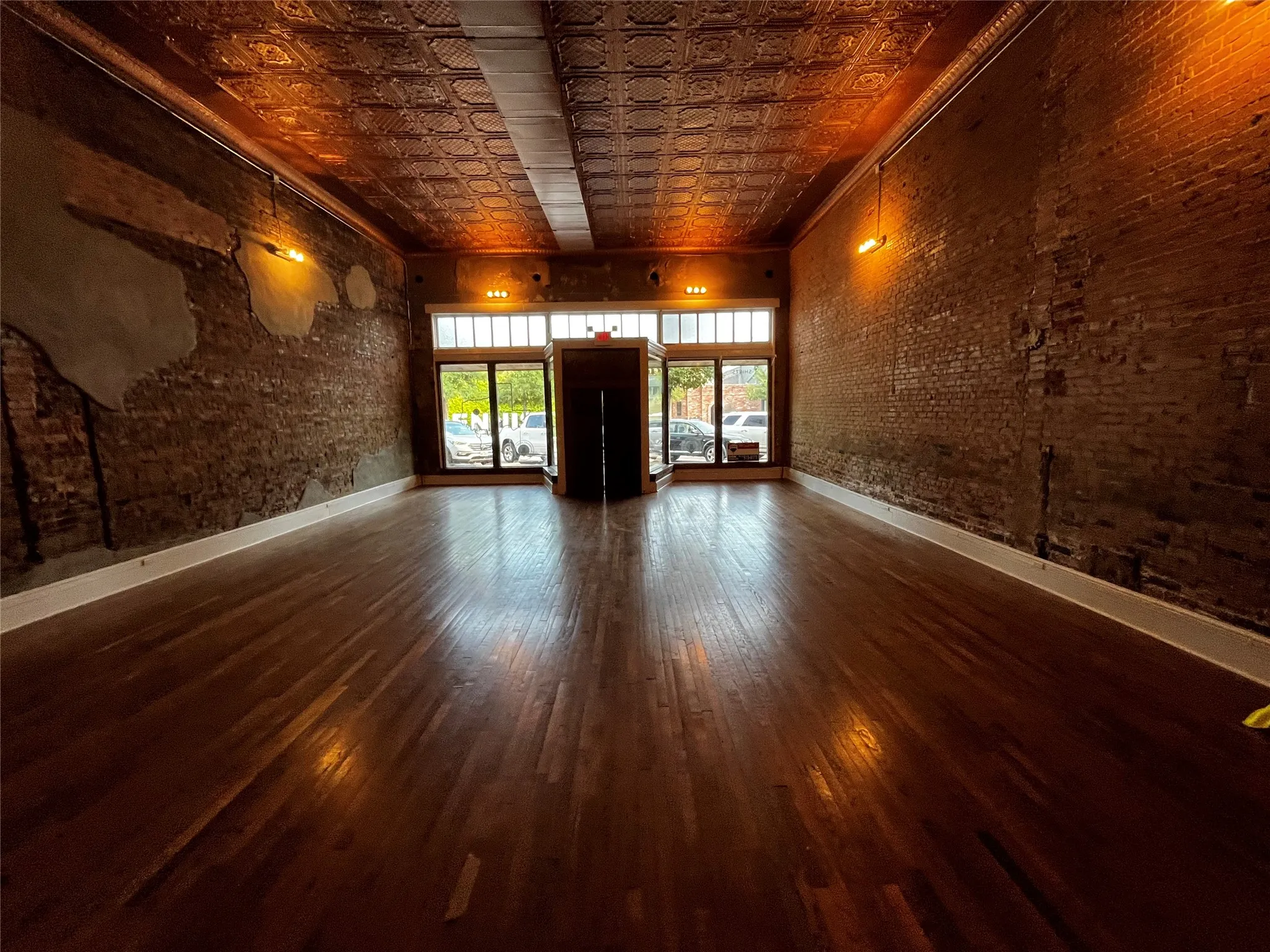 Office For Rent in Ellis County , 204 W Knox Street A, Ennis, Texas 75119, 0, 0, Garage spaces, 0 Sqft, built in 1920, mls#21283243, Real Estate Agent in Ennis, Homes For Rent in Ellis county, Homes For Rent in Ennis, Realtor in Ennis Texas, Real Estate Brokerage Independent Realty Texas, Luminita Cordes Realtor
