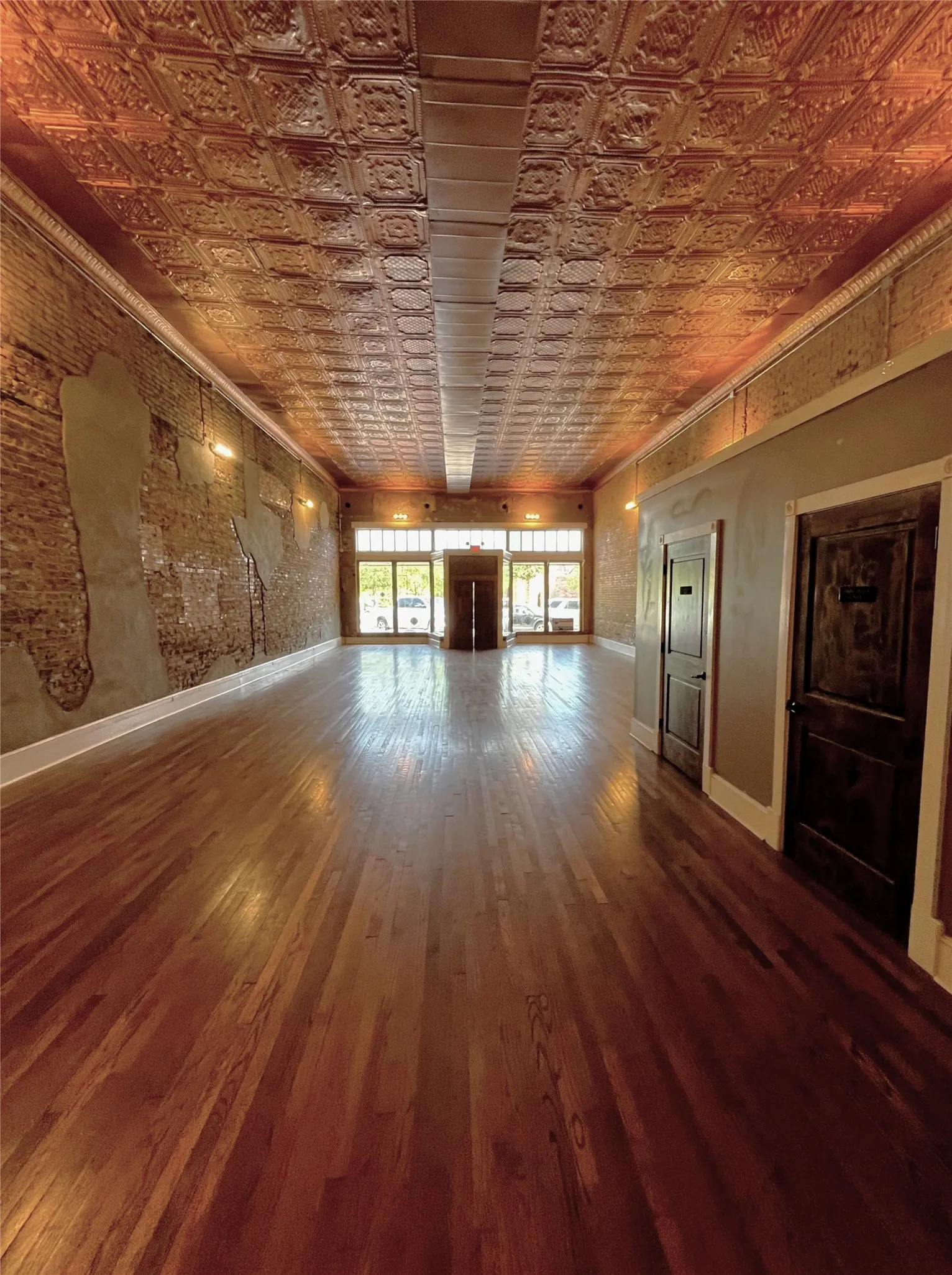 Office For Rent in Ellis County , 204 W Knox Street A, Ennis, Texas 75119, 0, 0, Garage spaces, 0 Sqft, built in 1920, mls#21283243, Real Estate Agent in Ennis, Homes For Rent in Ellis county, Homes For Rent in Ennis, Realtor in Ennis Texas, Real Estate Brokerage Independent Realty Texas, Luminita Cordes Realtor