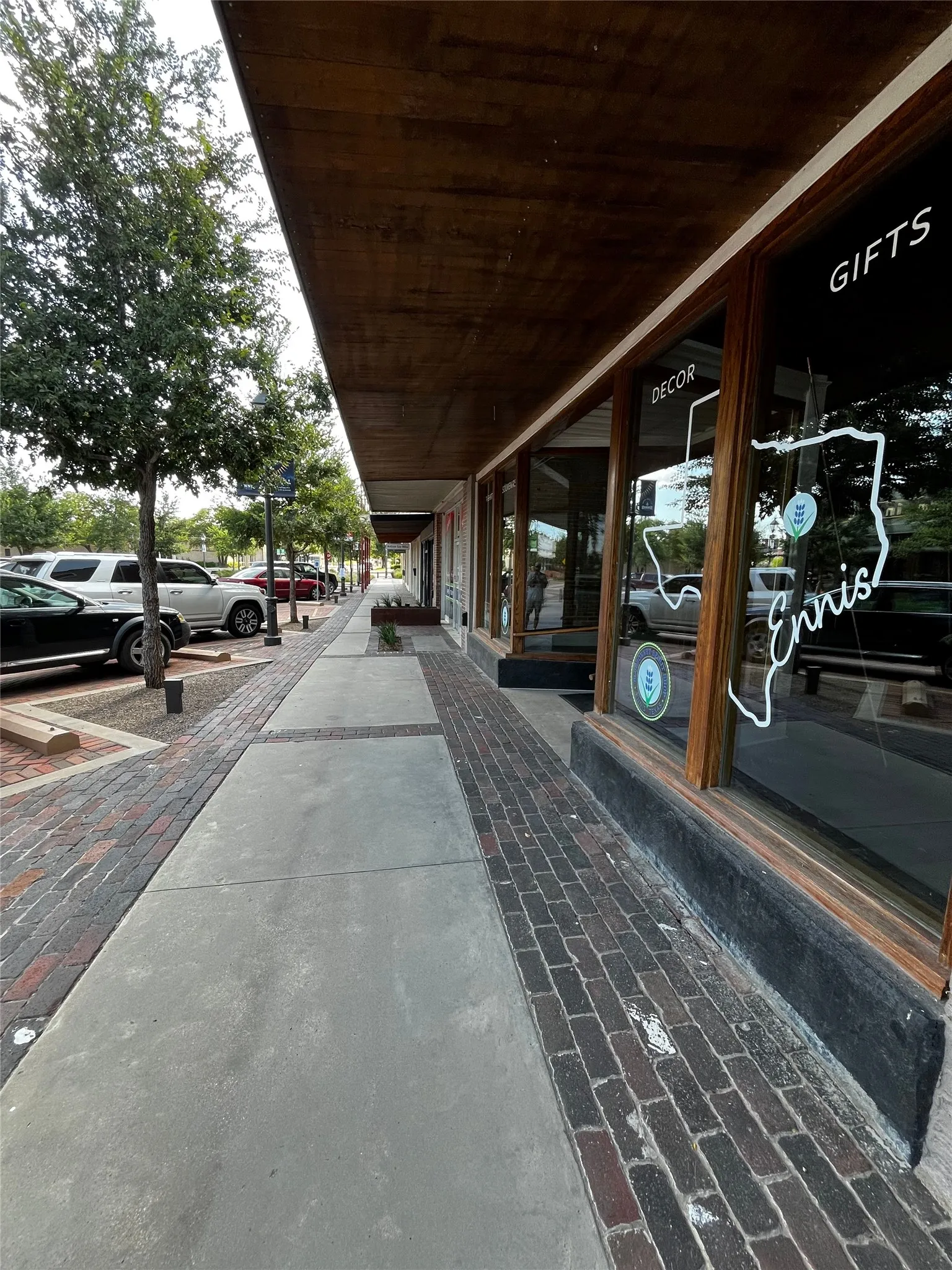 Office For Rent in Ellis County , 204 W Knox Street A, Ennis, Texas 75119, 0, 0, Garage spaces, 0 Sqft, built in 1920, mls#21283243, Real Estate Agent in Ennis, Homes For Rent in Ellis county, Homes For Rent in Ennis, Realtor in Ennis Texas, Real Estate Brokerage Independent Realty Texas, Luminita Cordes Realtor