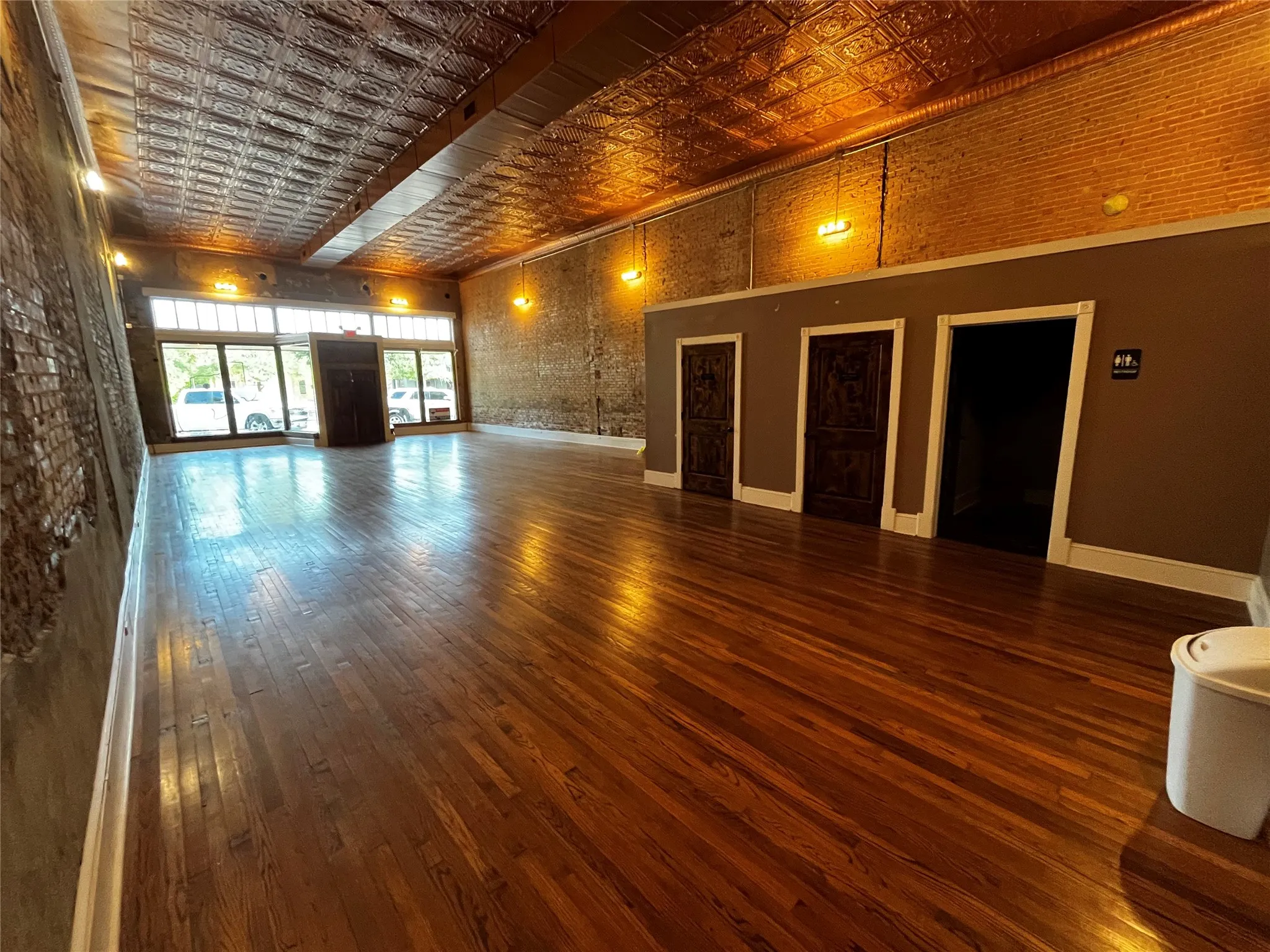 Office For Rent in Ellis County , 204 W Knox Street A, Ennis, Texas 75119, 0, 0, Garage spaces, 0 Sqft, built in 1920, mls#21283243, Real Estate Agent in Ennis, Homes For Rent in Ellis county, Homes For Rent in Ennis, Realtor in Ennis Texas, Real Estate Brokerage Independent Realty Texas, Luminita Cordes Realtor