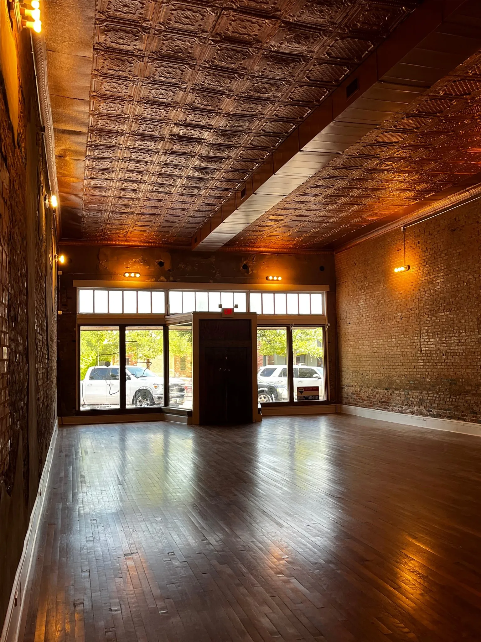 Office For Rent in Ellis County , 204 W Knox Street A, Ennis, Texas 75119, 0, 0, Garage spaces, 0 Sqft, built in 1920, mls#21283243, Real Estate Agent in Ennis, Homes For Rent in Ellis county, Homes For Rent in Ennis, Realtor in Ennis Texas, Real Estate Brokerage Independent Realty Texas, Luminita Cordes Realtor