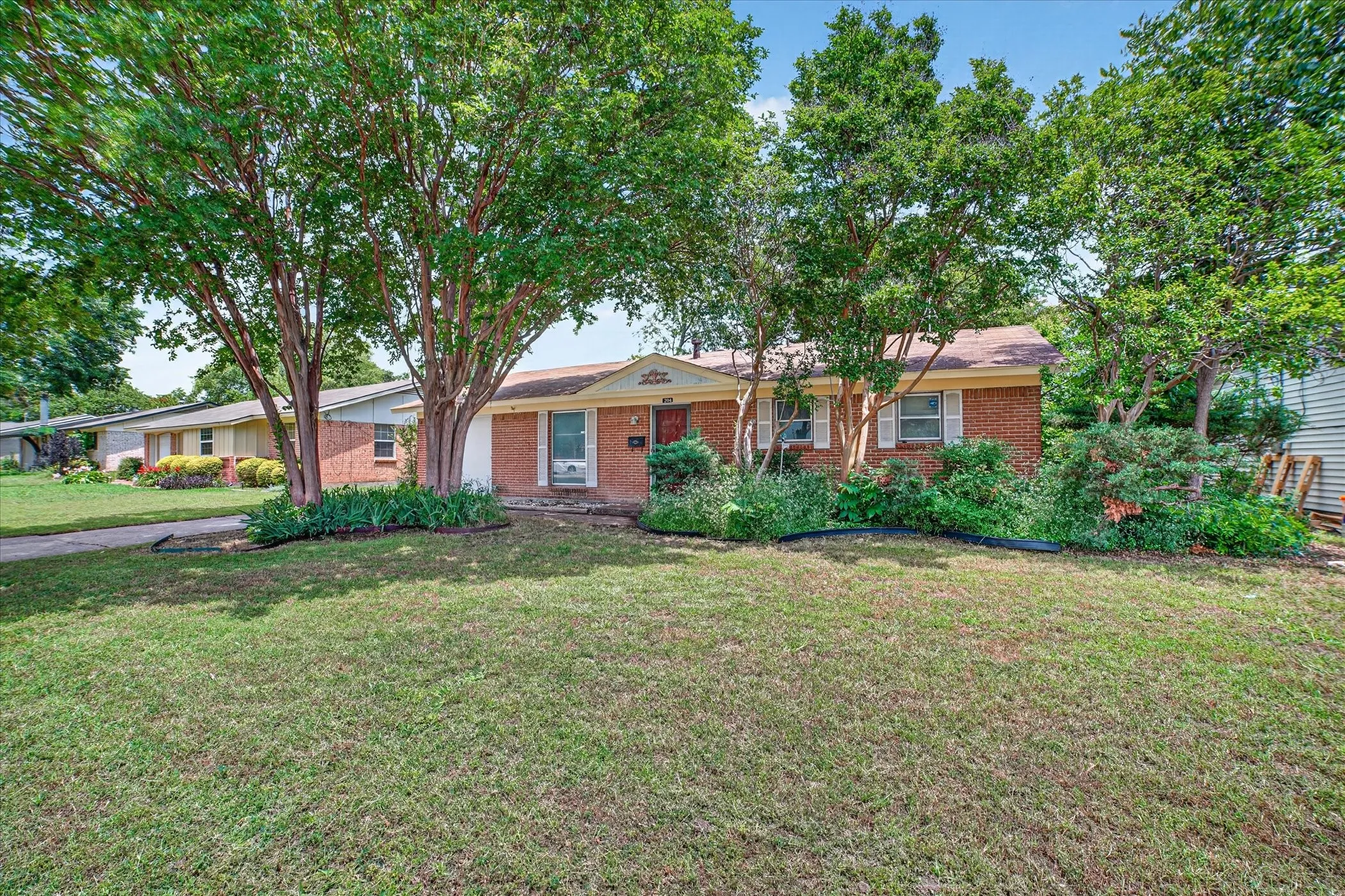 Single Family Residence For Sale in Dallas County , 204 Island Drive, Richardson, Texas 75081, 3 Bedroom, 2 Bathroom, Garage spaces, 1,187 Sqft, built in 1961, mls#21280624, Real Estate Agent in Richardson, Homes For Sale in Dallas county, Homes For Sale in Richardson, Realtor in Richardson Texas, Real Estate Brokerage Independent Realty Texas, Luminita Cordes Realtor
