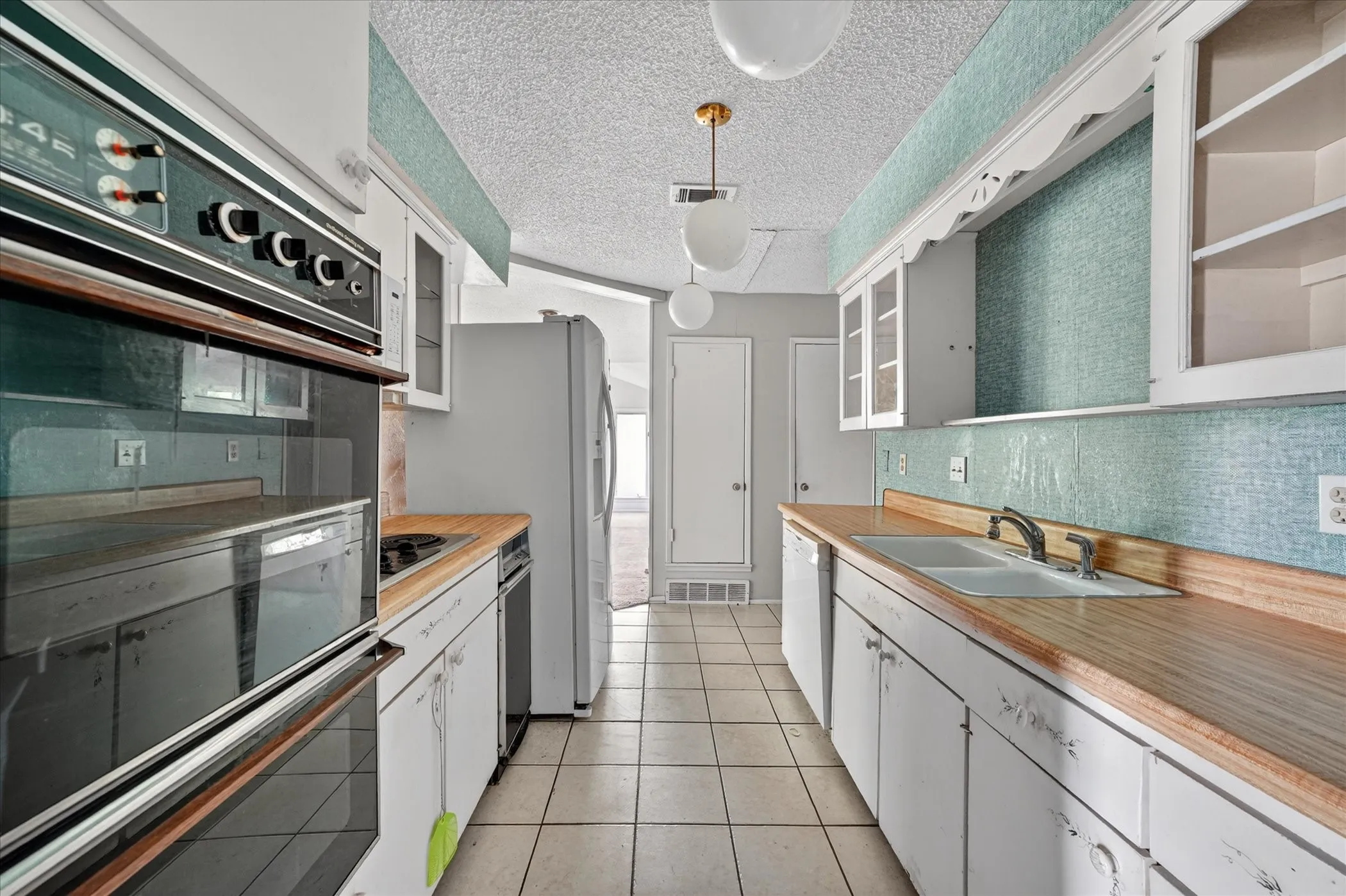 Single Family Residence For Sale in Dallas County , 204 Island Drive, Richardson, Texas 75081, 3 Bedroom, 2 Bathroom, Garage spaces, 1,187 Sqft, built in 1961, mls#21280624, Real Estate Agent in Richardson, Homes For Sale in Dallas county, Homes For Sale in Richardson, Realtor in Richardson Texas, Real Estate Brokerage Independent Realty Texas, Luminita Cordes Realtor