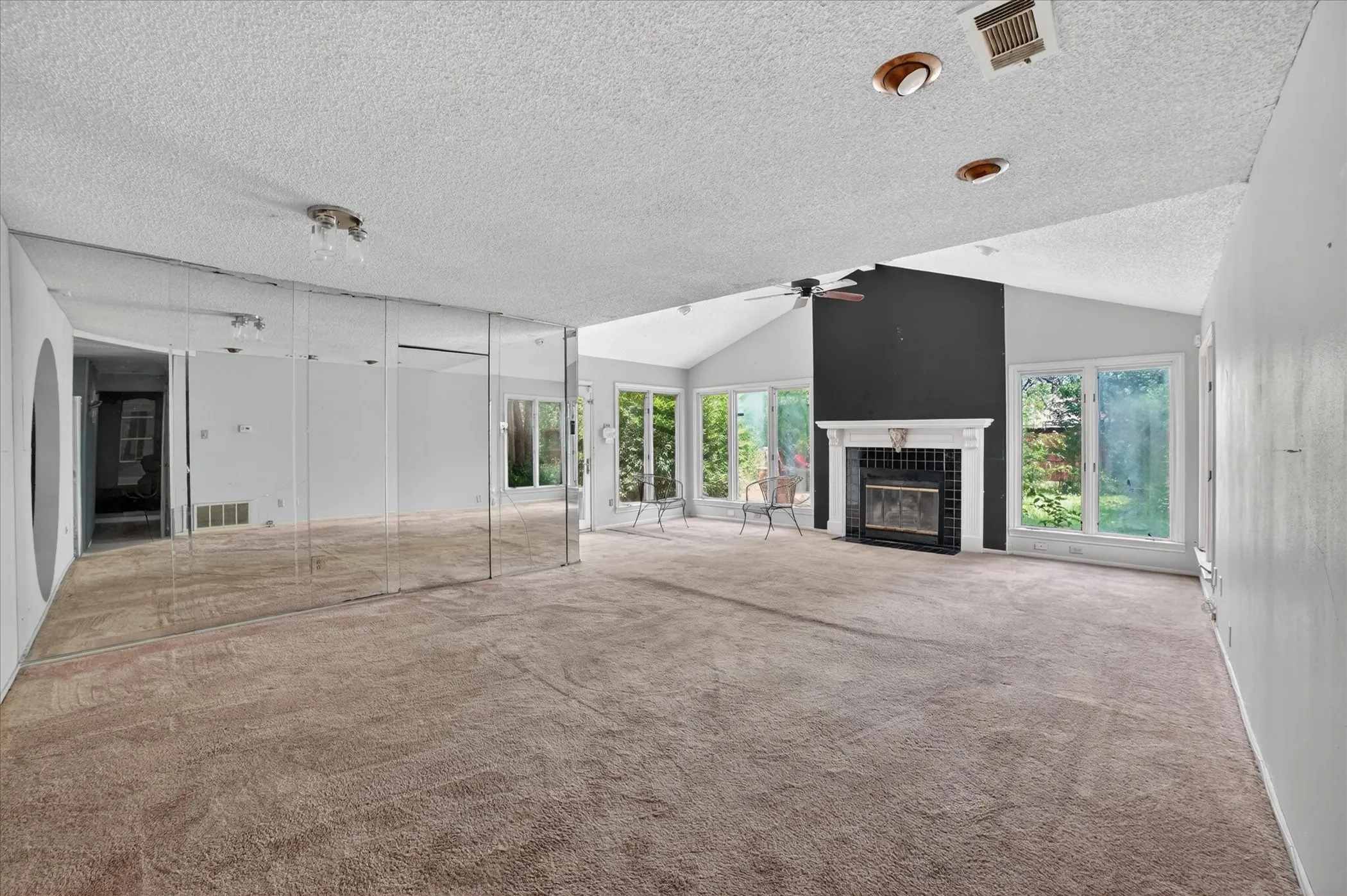 Single Family Residence For Sale in Dallas County , 204 Island Drive, Richardson, Texas 75081, 3 Bedroom, 2 Bathroom, Garage spaces, 1,187 Sqft, built in 1961, mls#21280624, Real Estate Agent in Richardson, Homes For Sale in Dallas county, Homes For Sale in Richardson, Realtor in Richardson Texas, Real Estate Brokerage Independent Realty Texas, Luminita Cordes Realtor