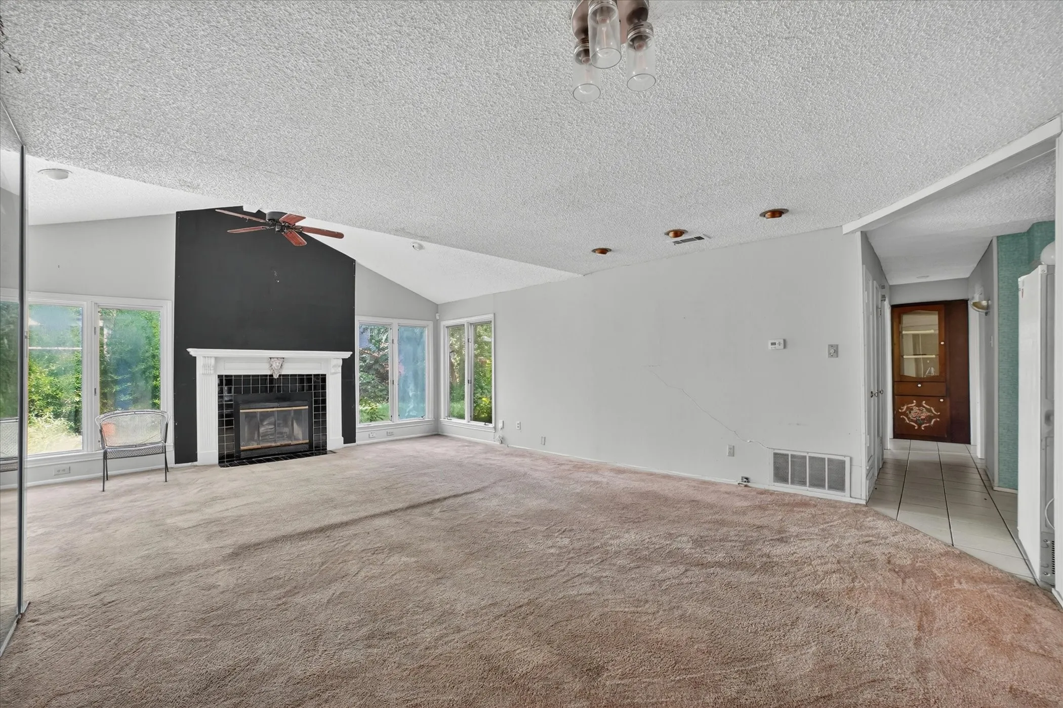 Single Family Residence For Sale in Dallas County , 204 Island Drive, Richardson, Texas 75081, 3 Bedroom, 2 Bathroom, Garage spaces, 1,187 Sqft, built in 1961, mls#21280624, Real Estate Agent in Richardson, Homes For Sale in Dallas county, Homes For Sale in Richardson, Realtor in Richardson Texas, Real Estate Brokerage Independent Realty Texas, Luminita Cordes Realtor