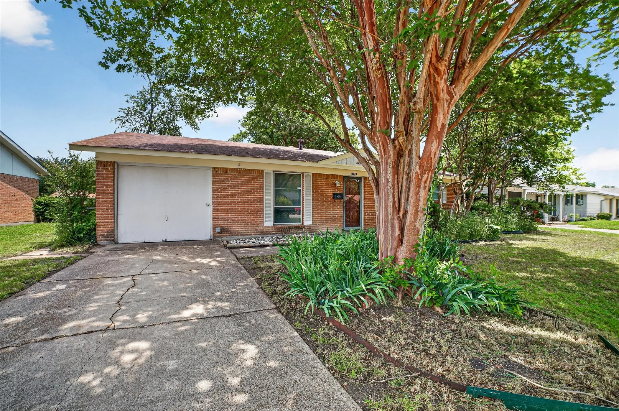 Single Family Residence For Sale in Dallas County , 204 Island Drive, Richardson, Texas 75081, 3 Bedroom, 2 Bathroom, Garage spaces, 1,187 Sqft, built in 1961, mls#21280624, Real Estate Agent in Richardson, Homes For Sale in Dallas county, Homes For Sale in Richardson, Realtor in Richardson Texas, Real Estate Brokerage Independent Realty Texas, Luminita Cordes Realtor