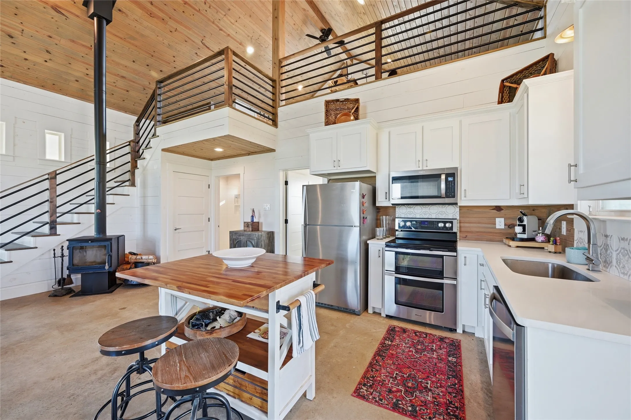 Single Family Residence For Sale in Fannin County , 5235 Fm 1752 S, Whitewright, Texas 75491, 2 Bedroom, 1 Bathroom, 2 Garage spaces, 1,514 Sqft, built in 2019, Price $599,900, mls#21266594, Real Estate Agent in Whitewright, Homes For Sale in Fannin county, Homes For Sale in Whitewright, Realtor in Whitewright Texas, Real Estate Brokerage Independent Realty Texas, Luminita Cordes Realtor