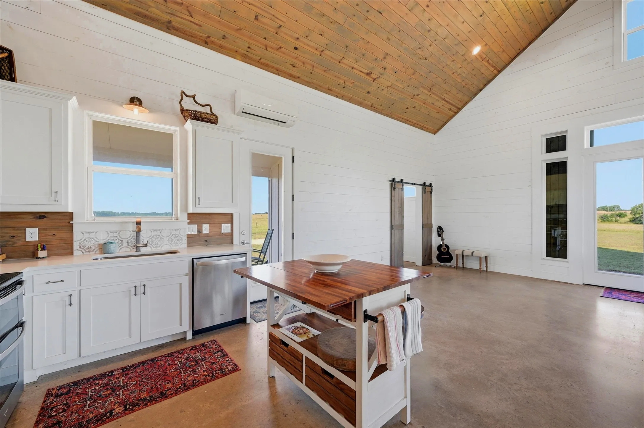 Single Family Residence For Sale in Fannin County , 5235 Fm 1752 S, Whitewright, Texas 75491, 2 Bedroom, 1 Bathroom, 2 Garage spaces, 1,514 Sqft, built in 2019, Price $599,900, mls#21266594, Real Estate Agent in Whitewright, Homes For Sale in Fannin county, Homes For Sale in Whitewright, Realtor in Whitewright Texas, Real Estate Brokerage Independent Realty Texas, Luminita Cordes Realtor