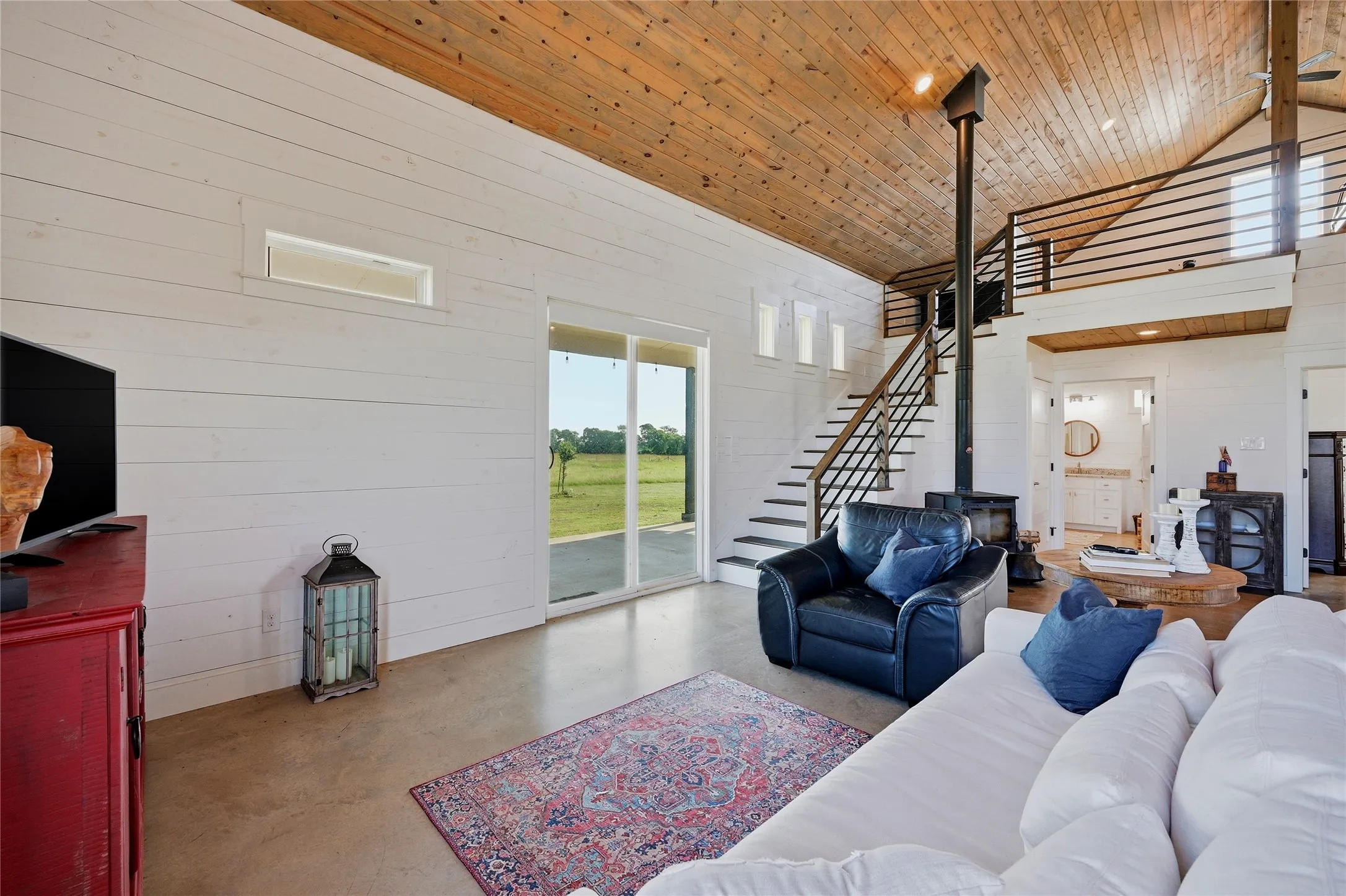 Single Family Residence For Sale in Fannin County , 5235 Fm 1752 S, Whitewright, Texas 75491, 2 Bedroom, 1 Bathroom, 2 Garage spaces, 1,514 Sqft, built in 2019, Price $599,900, mls#21266594, Real Estate Agent in Whitewright, Homes For Sale in Fannin county, Homes For Sale in Whitewright, Realtor in Whitewright Texas, Real Estate Brokerage Independent Realty Texas, Luminita Cordes Realtor