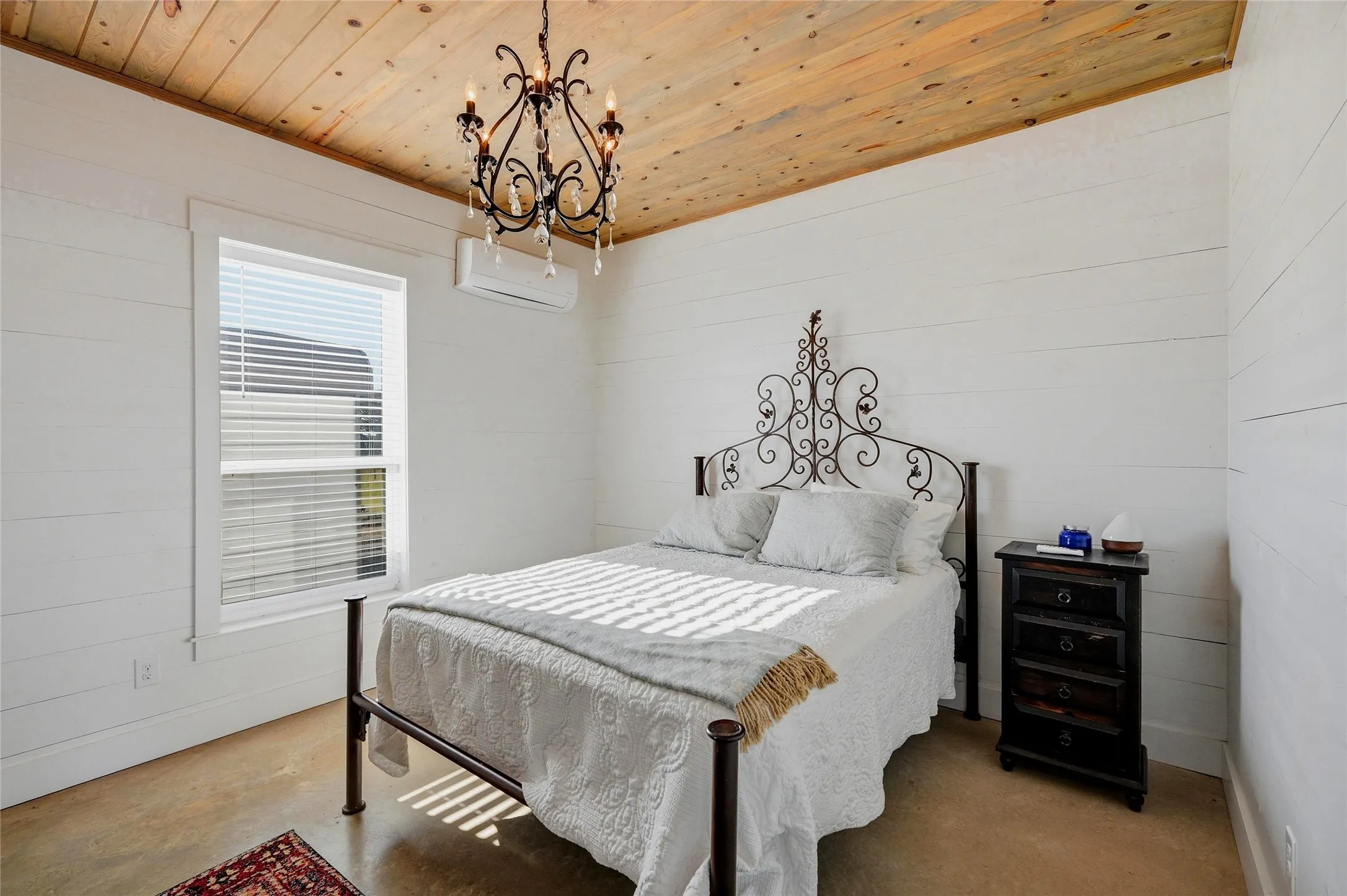 Single Family Residence For Sale in Fannin County , 5235 Fm 1752 S, Whitewright, Texas 75491, 2 Bedroom, 1 Bathroom, 2 Garage spaces, 1,514 Sqft, built in 2019, Price $599,900, mls#21266594, Real Estate Agent in Whitewright, Homes For Sale in Fannin county, Homes For Sale in Whitewright, Realtor in Whitewright Texas, Real Estate Brokerage Independent Realty Texas, Luminita Cordes Realtor