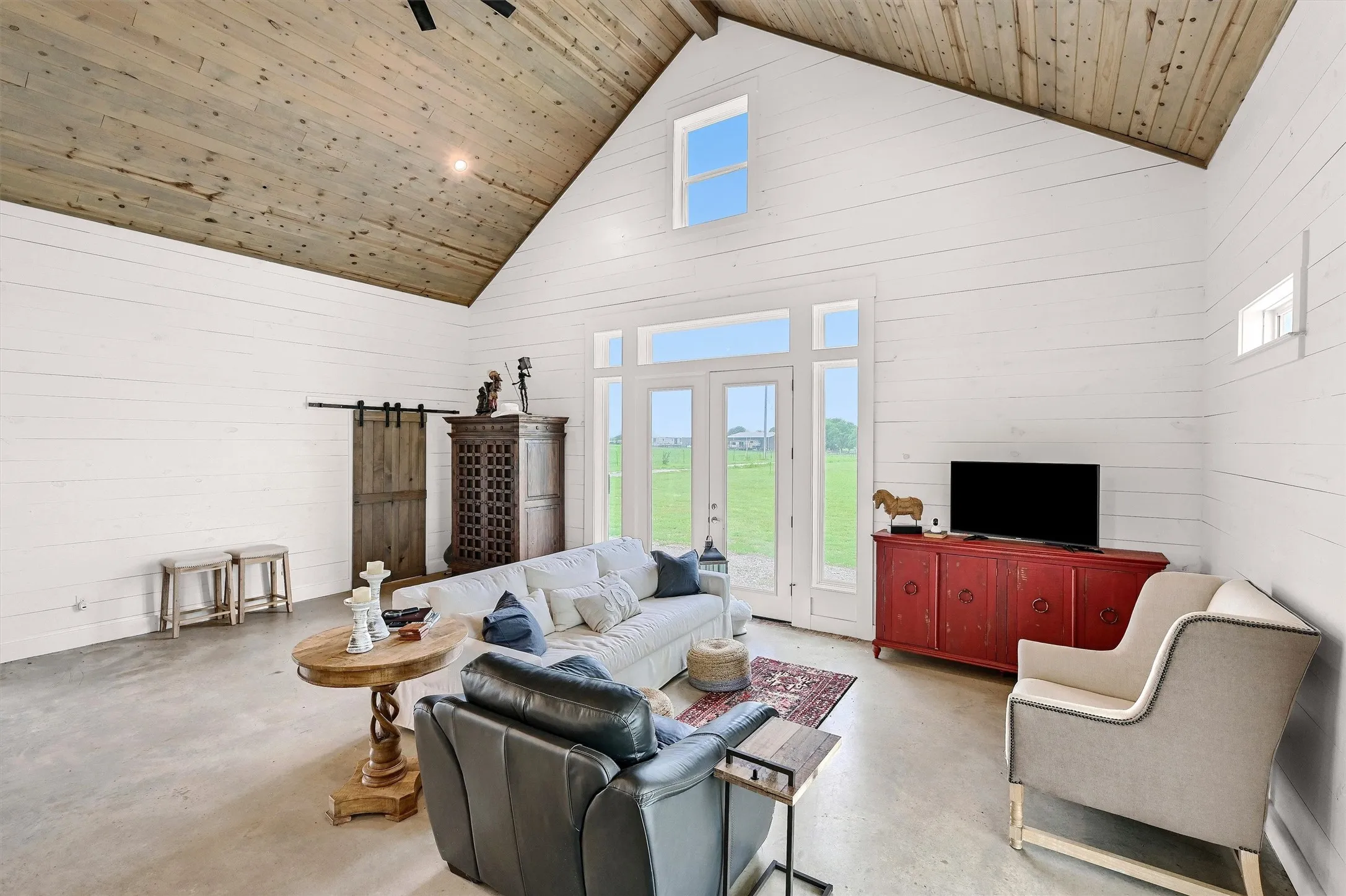 Single Family Residence For Sale in Fannin County , 5235 Fm 1752 S, Whitewright, Texas 75491, 2 Bedroom, 1 Bathroom, 2 Garage spaces, 1,514 Sqft, built in 2019, Price $599,900, mls#21266594, Real Estate Agent in Whitewright, Homes For Sale in Fannin county, Homes For Sale in Whitewright, Realtor in Whitewright Texas, Real Estate Brokerage Independent Realty Texas, Luminita Cordes Realtor