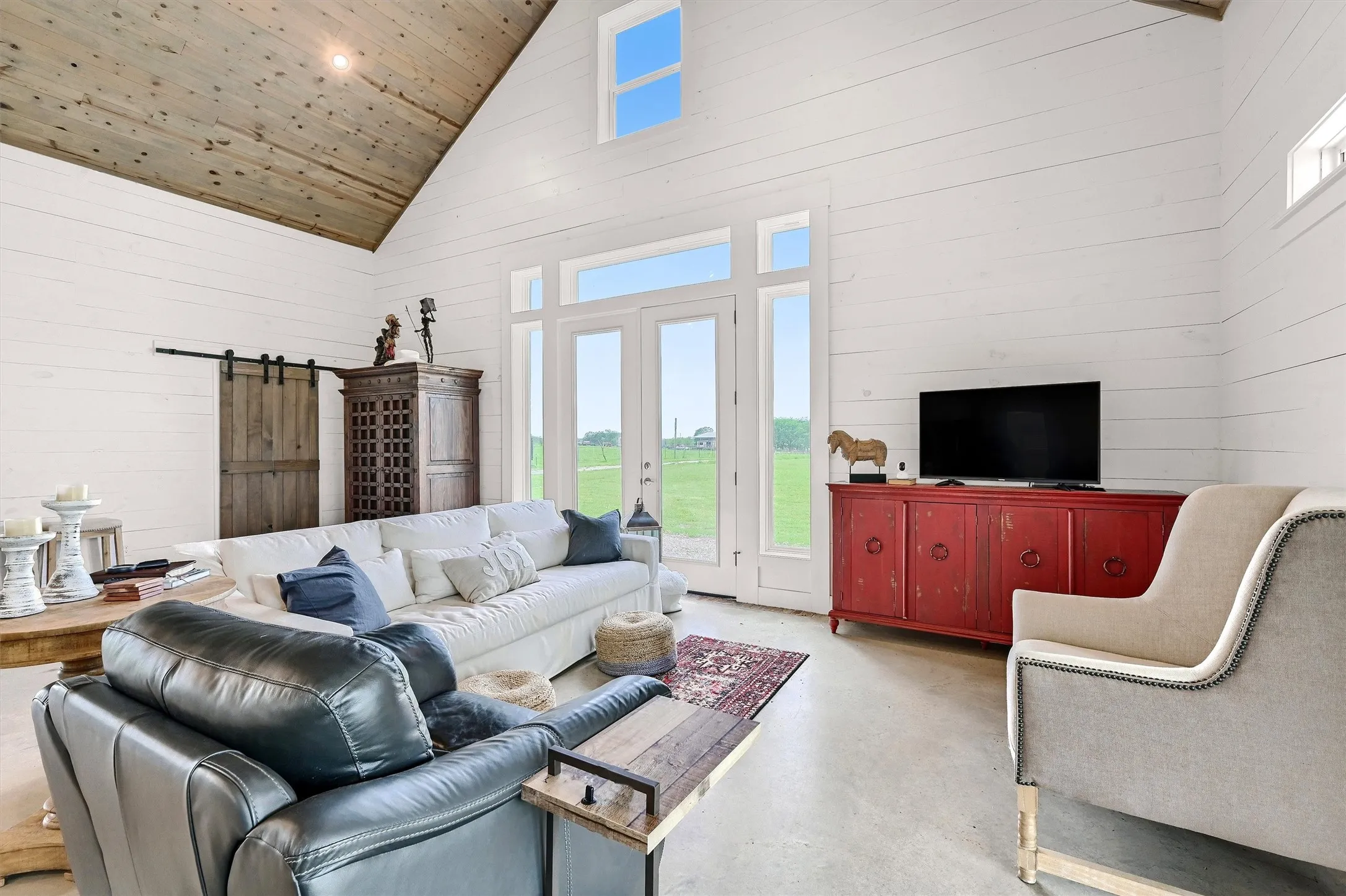 Single Family Residence For Sale in Fannin County , 5235 Fm 1752 S, Whitewright, Texas 75491, 2 Bedroom, 1 Bathroom, 2 Garage spaces, 1,514 Sqft, built in 2019, Price $599,900, mls#21266594, Real Estate Agent in Whitewright, Homes For Sale in Fannin county, Homes For Sale in Whitewright, Realtor in Whitewright Texas, Real Estate Brokerage Independent Realty Texas, Luminita Cordes Realtor