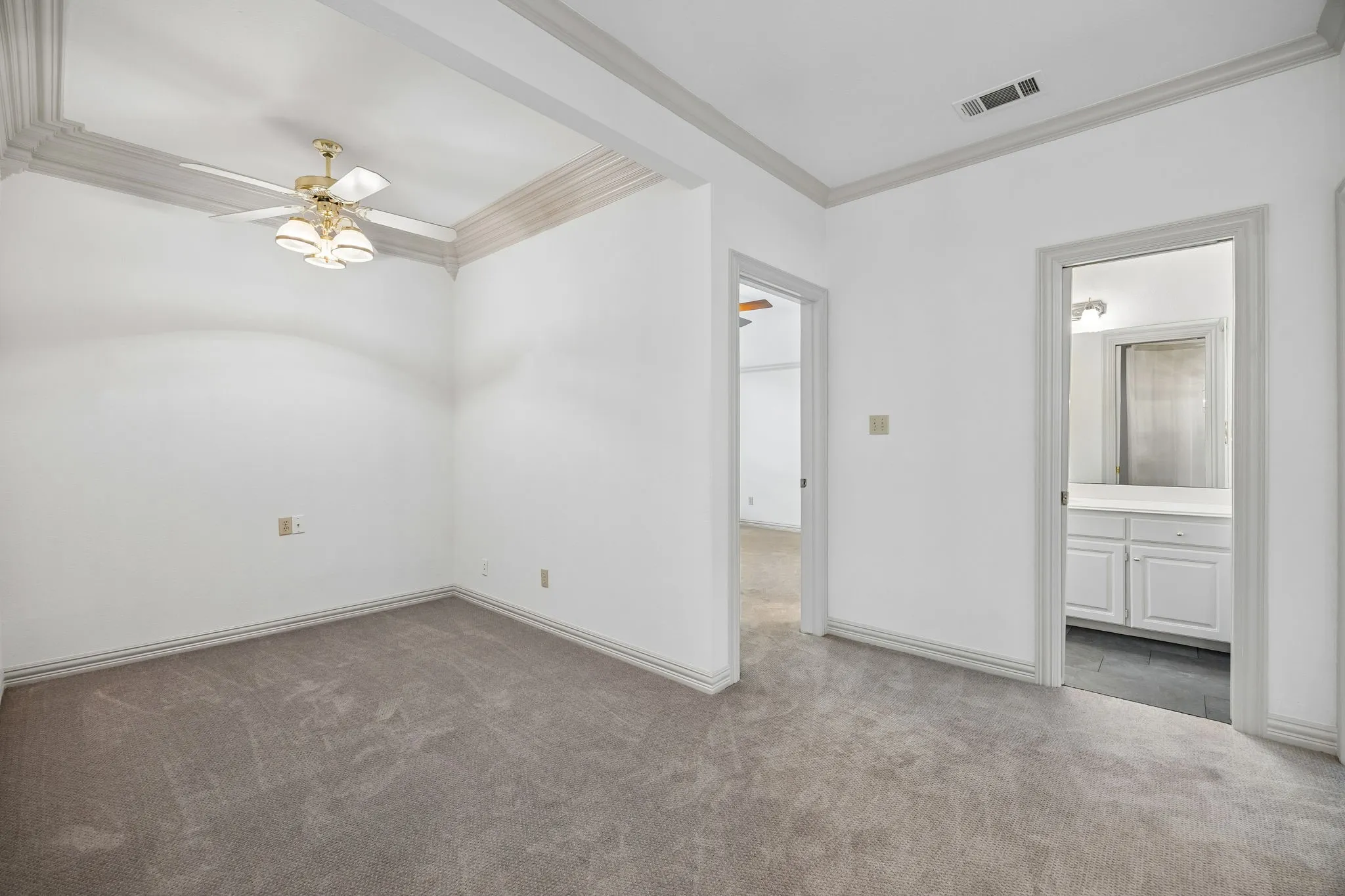Single Family Residence For Sale in Dallas County , 480 Country Lane, Coppell, Texas 75019, 5 Bedroom, 4 Bathroom, 3 Garage spaces, 4,017 Sqft, built in 1993, mls#21281962, Real Estate Agent in Coppell, Homes For Sale in Dallas county, Homes For Sale in Coppell, Realtor in Coppell Texas, Real Estate Brokerage Independent Realty Texas, Luminita Cordes Realtor