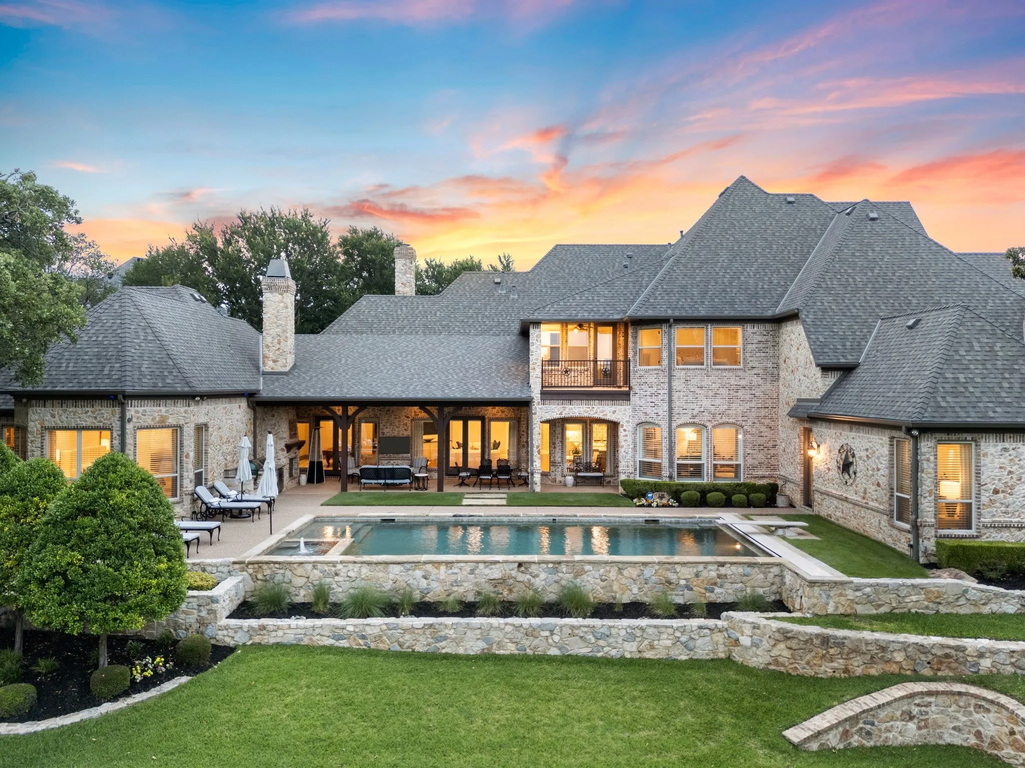 Single Family Residence For Sale in Tarrant County , 1208 Chadwick Crossing, Colleyville, Texas 76092, 5 Bedroom, 7 Bathroom, 4 Garage spaces, 7,578 Sqft, built in 2004, mls#21267628, Real Estate Agent in Colleyville, Homes For Sale in Tarrant county, Homes For Sale in Colleyville, Realtor in Colleyville Texas, Real Estate Brokerage Independent Realty Texas, Luminita Cordes Realtor