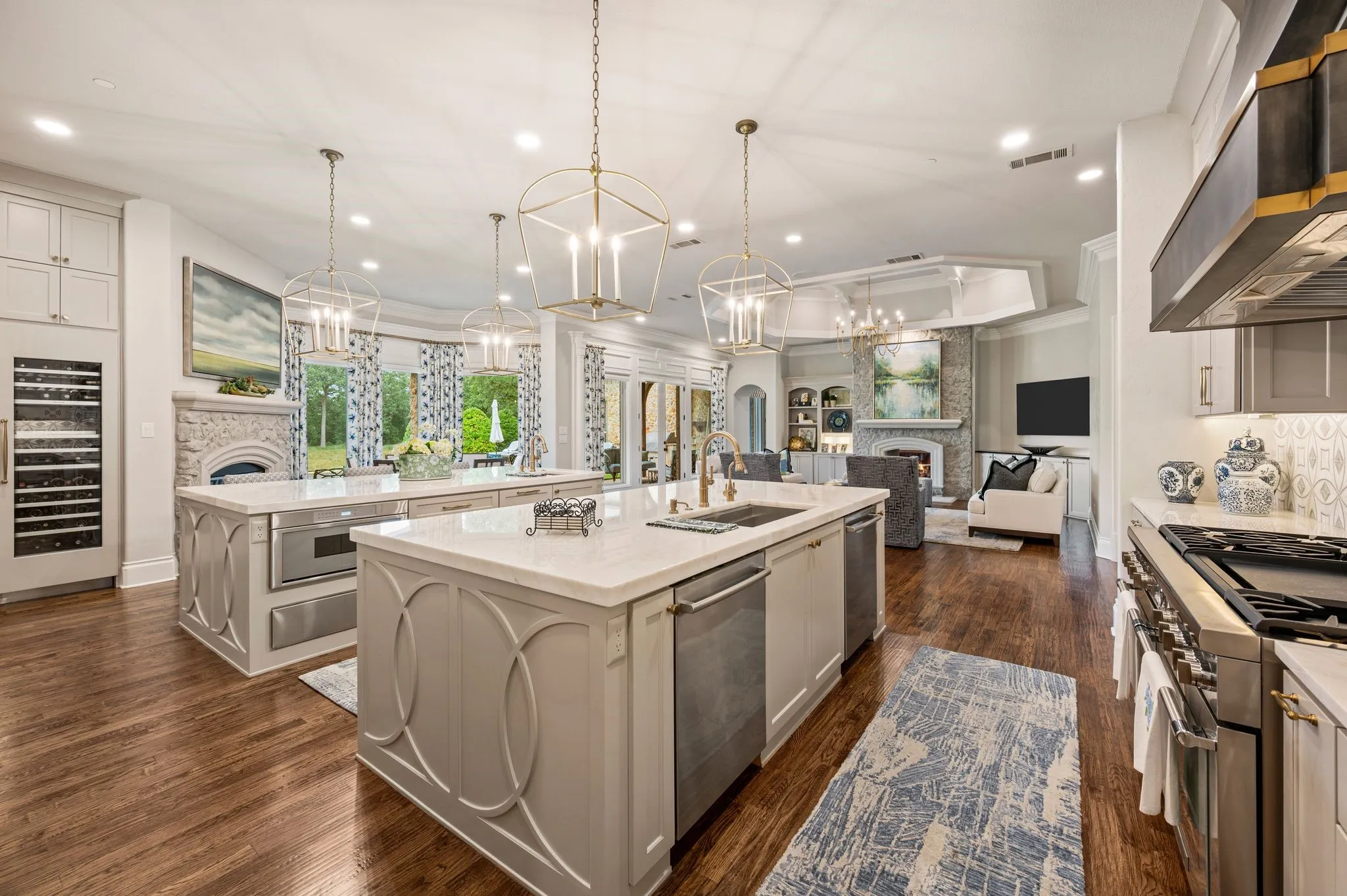 Note there are two dishwashers!