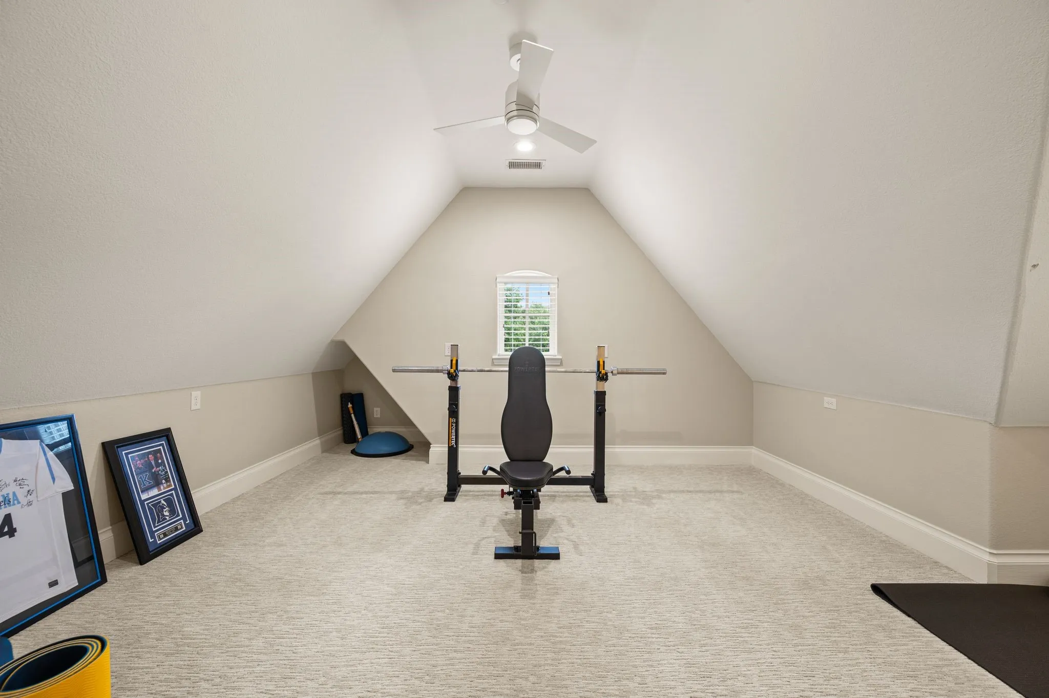 Bonus room on 2nd floor - could be a media-tv room, gaming room, child's play room or craft area.