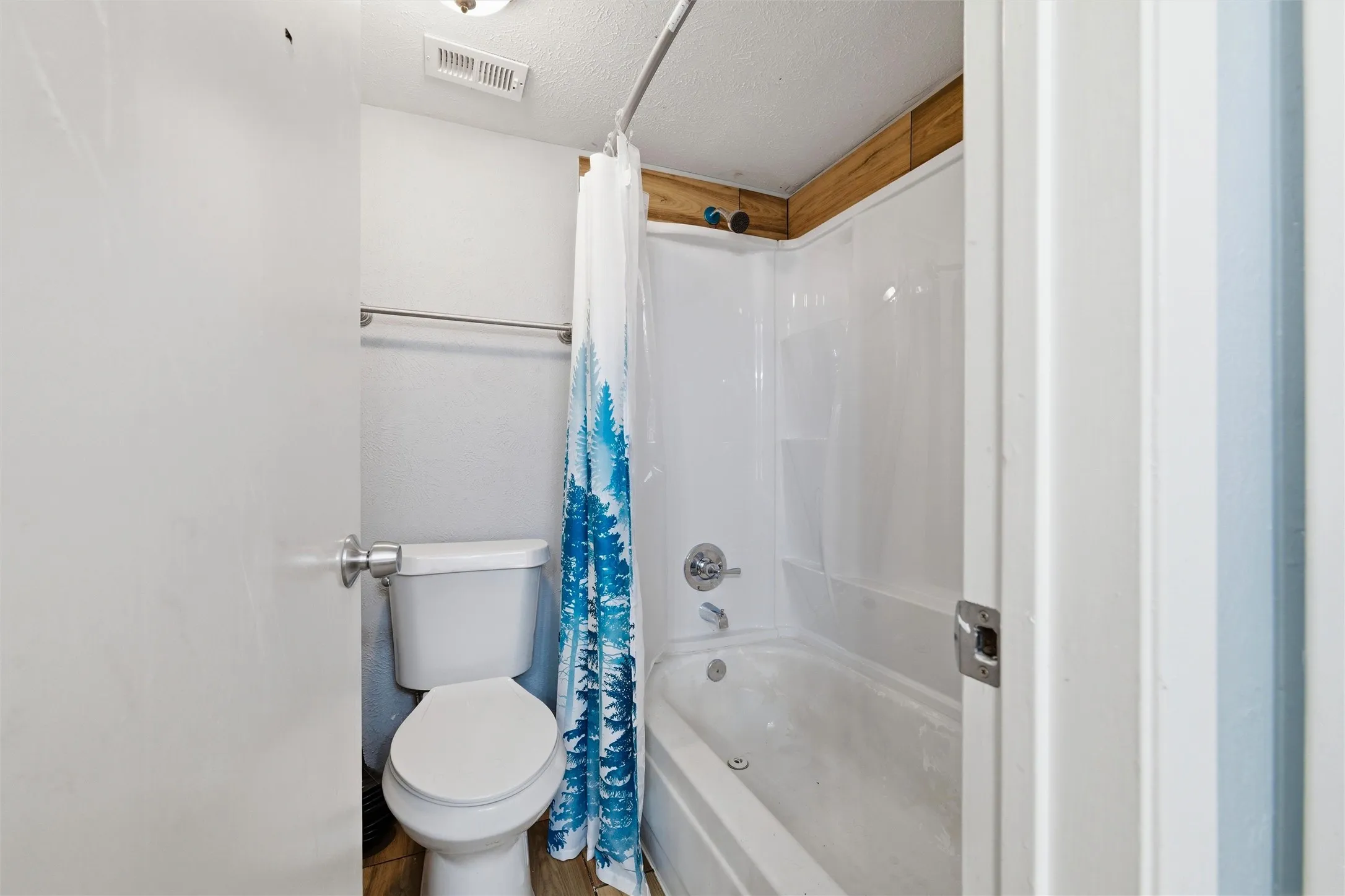 Single Family Residence For Sale in Dallas County , 7254 Pineberry Road, Dallas, Texas 75249, 2 Bedroom, 2 Bathroom, Garage spaces, 1,136 Sqft, built in 1981, mls#21283964, Real Estate Agent in Dallas, Homes For Sale in Dallas county, Homes For Sale in Dallas, Realtor in Dallas Texas, Real Estate Brokerage Independent Realty Texas, Luminita Cordes Realtor