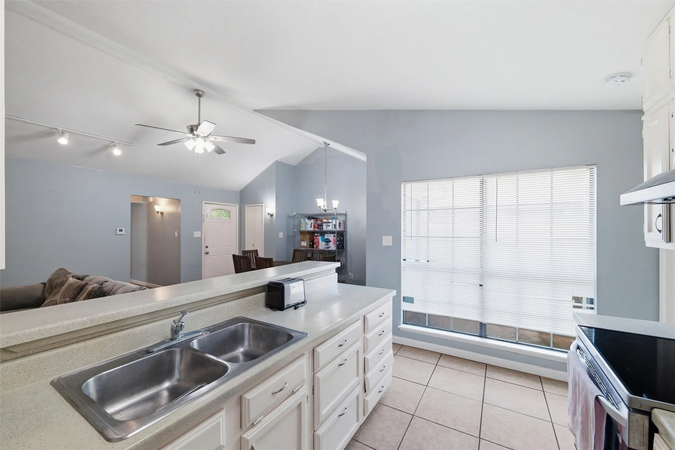 Single Family Residence For Sale in Dallas County , 7254 Pineberry Road, Dallas, Texas 75249, 2 Bedroom, 2 Bathroom, Garage spaces, 1,136 Sqft, built in 1981, mls#21283964, Real Estate Agent in Dallas, Homes For Sale in Dallas county, Homes For Sale in Dallas, Realtor in Dallas Texas, Real Estate Brokerage Independent Realty Texas, Luminita Cordes Realtor