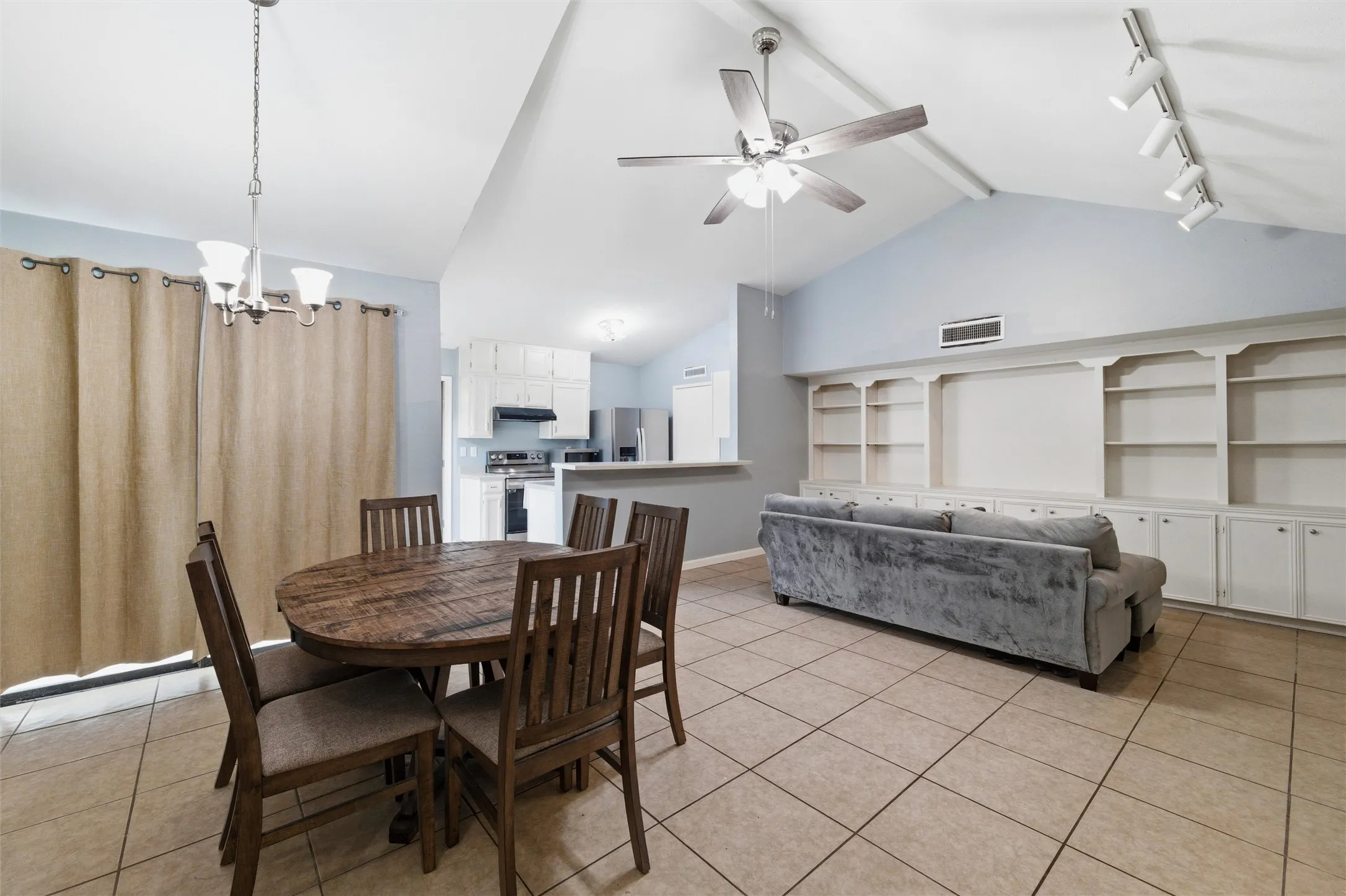 Single Family Residence For Sale in Dallas County , 7254 Pineberry Road, Dallas, Texas 75249, 2 Bedroom, 2 Bathroom, Garage spaces, 1,136 Sqft, built in 1981, mls#21283964, Real Estate Agent in Dallas, Homes For Sale in Dallas county, Homes For Sale in Dallas, Realtor in Dallas Texas, Real Estate Brokerage Independent Realty Texas, Luminita Cordes Realtor