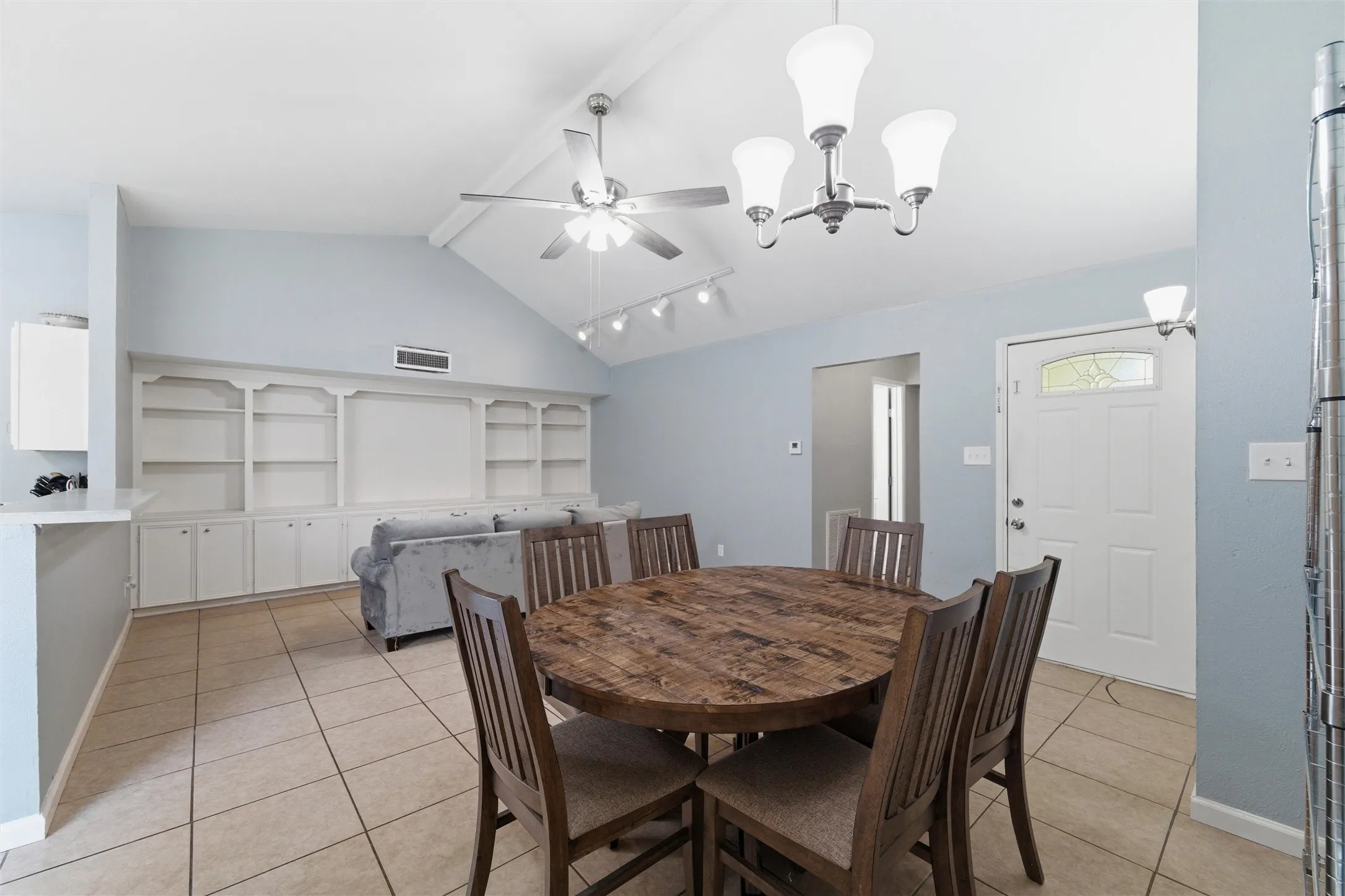 Single Family Residence For Sale in Dallas County , 7254 Pineberry Road, Dallas, Texas 75249, 2 Bedroom, 2 Bathroom, Garage spaces, 1,136 Sqft, built in 1981, mls#21283964, Real Estate Agent in Dallas, Homes For Sale in Dallas county, Homes For Sale in Dallas, Realtor in Dallas Texas, Real Estate Brokerage Independent Realty Texas, Luminita Cordes Realtor