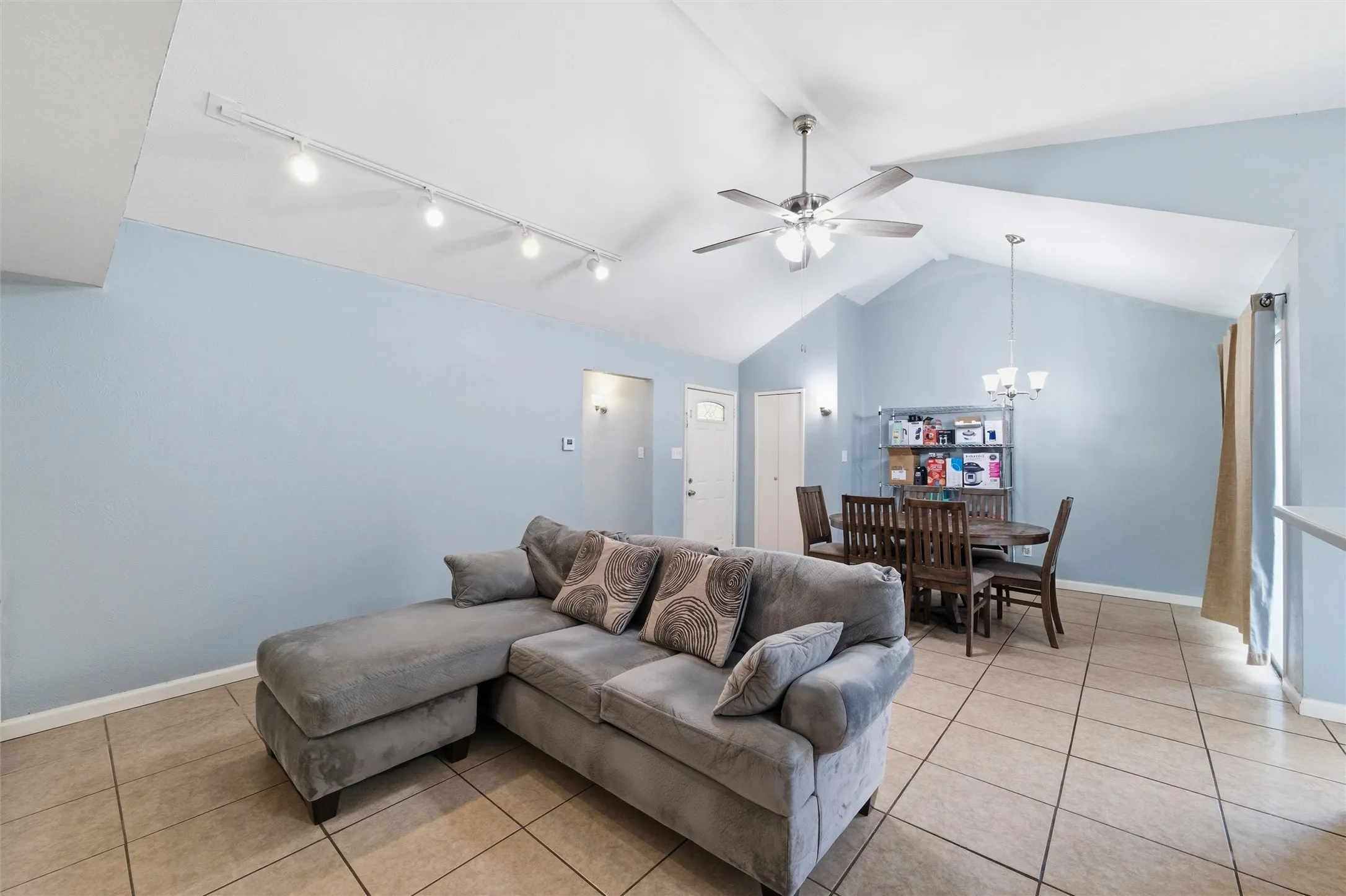 Single Family Residence For Sale in Dallas County , 7254 Pineberry Road, Dallas, Texas 75249, 2 Bedroom, 2 Bathroom, Garage spaces, 1,136 Sqft, built in 1981, mls#21283964, Real Estate Agent in Dallas, Homes For Sale in Dallas county, Homes For Sale in Dallas, Realtor in Dallas Texas, Real Estate Brokerage Independent Realty Texas, Luminita Cordes Realtor