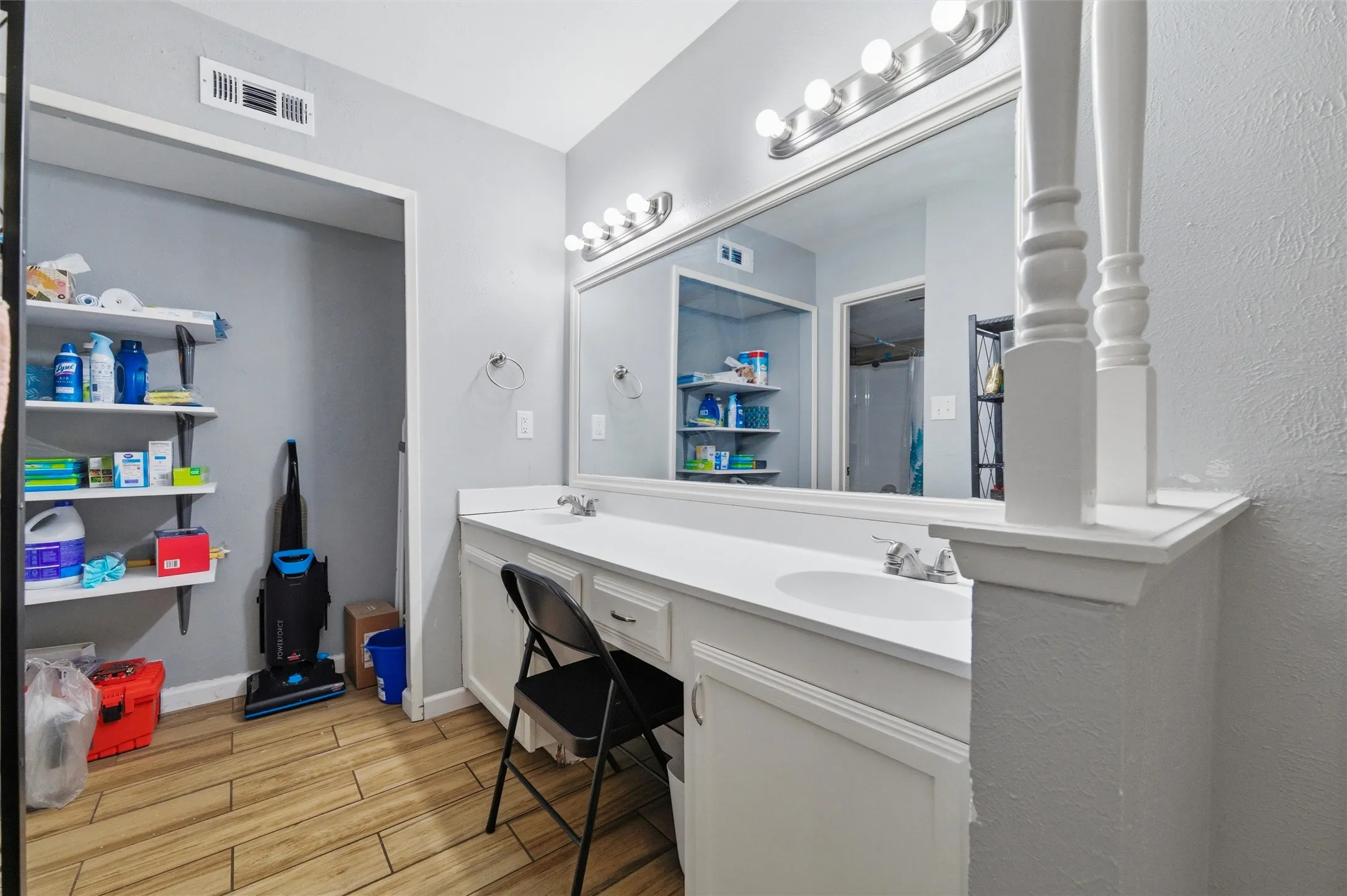 Single Family Residence For Sale in Dallas County , 7254 Pineberry Road, Dallas, Texas 75249, 2 Bedroom, 2 Bathroom, Garage spaces, 1,136 Sqft, built in 1981, mls#21283964, Real Estate Agent in Dallas, Homes For Sale in Dallas county, Homes For Sale in Dallas, Realtor in Dallas Texas, Real Estate Brokerage Independent Realty Texas, Luminita Cordes Realtor