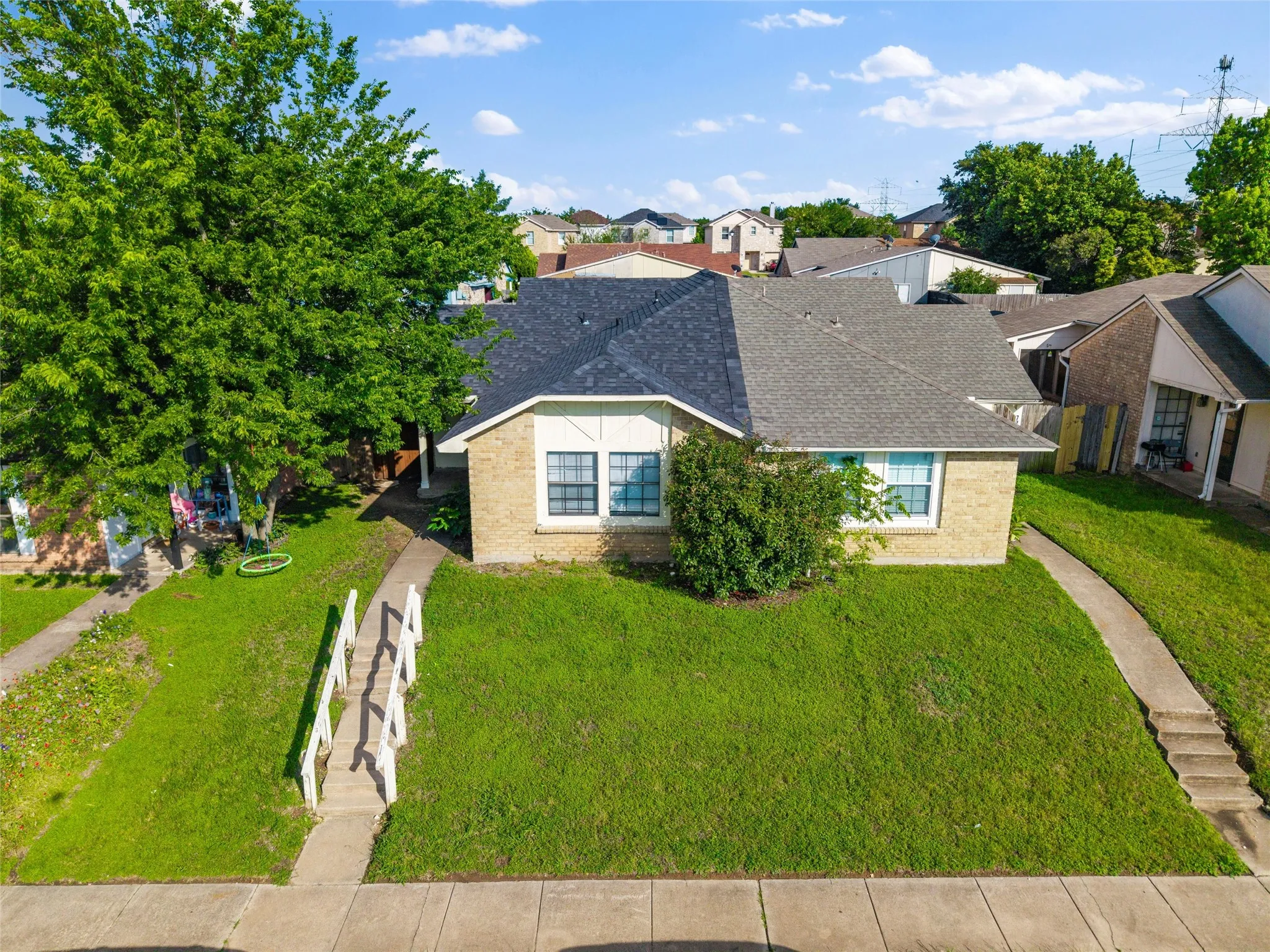 Single Family Residence For Sale in Dallas County , 7254 Pineberry Road, Dallas, Texas 75249, 2 Bedroom, 2 Bathroom, Garage spaces, 1,136 Sqft, built in 1981, mls#21283964, Real Estate Agent in Dallas, Homes For Sale in Dallas county, Homes For Sale in Dallas, Realtor in Dallas Texas, Real Estate Brokerage Independent Realty Texas, Luminita Cordes Realtor