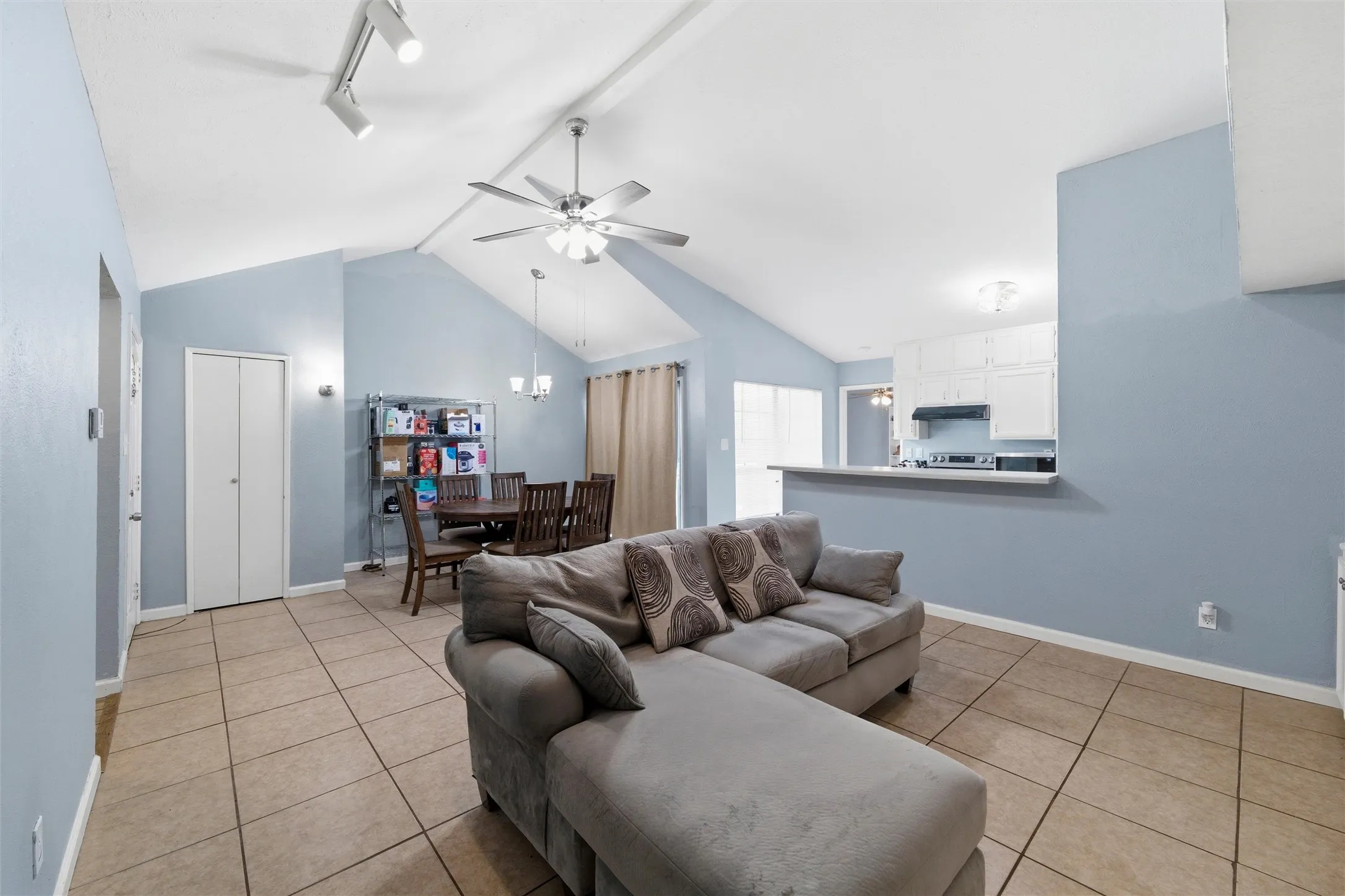 Single Family Residence For Sale in Dallas County , 7254 Pineberry Road, Dallas, Texas 75249, 2 Bedroom, 2 Bathroom, Garage spaces, 1,136 Sqft, built in 1981, mls#21283964, Real Estate Agent in Dallas, Homes For Sale in Dallas county, Homes For Sale in Dallas, Realtor in Dallas Texas, Real Estate Brokerage Independent Realty Texas, Luminita Cordes Realtor