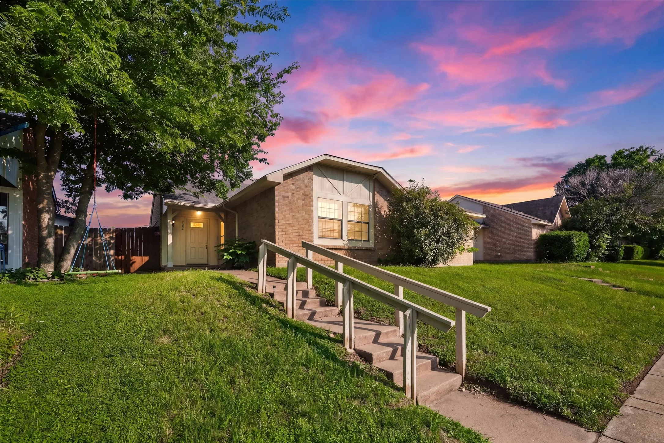 Single Family Residence For Sale in Dallas County , 7254 Pineberry Road, Dallas, Texas 75249, 2 Bedroom, 2 Bathroom, Garage spaces, 1,136 Sqft, built in 1981, mls#21283964, Real Estate Agent in Dallas, Homes For Sale in Dallas county, Homes For Sale in Dallas, Realtor in Dallas Texas, Real Estate Brokerage Independent Realty Texas, Luminita Cordes Realtor