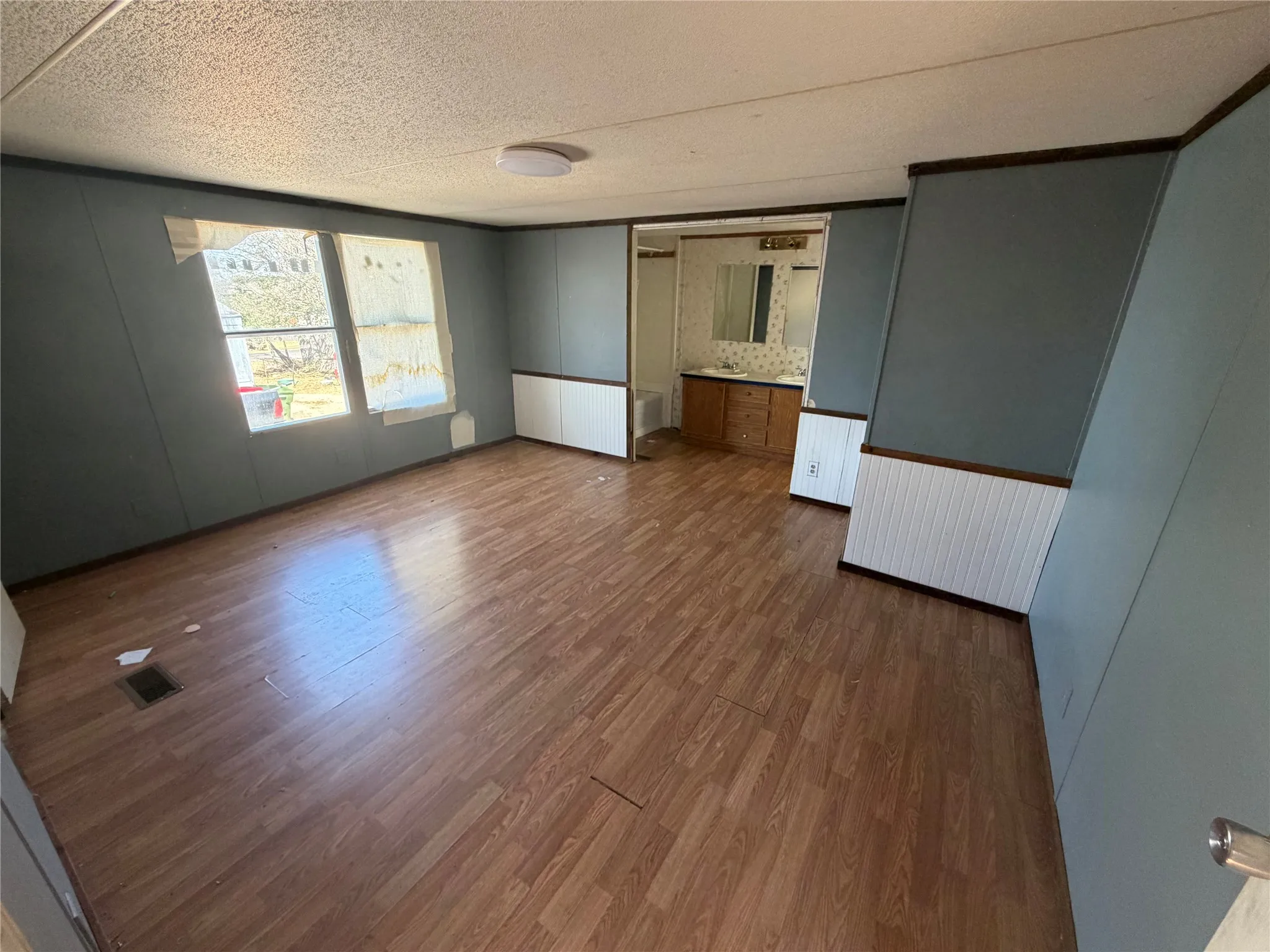 For Sale in Denton County , 6605 Oak Ridge Lane, Argyle, Texas 76226, 6 Bedroom, 4 Bathroom, Garage spaces, 0 Sqft, built in 1985, mls#21283957, Real Estate Agent in Argyle, Homes For Sale in Denton county, Homes For Sale in Argyle, Realtor in Argyle Texas, Real Estate Brokerage Independent Realty Texas, Luminita Cordes Realtor