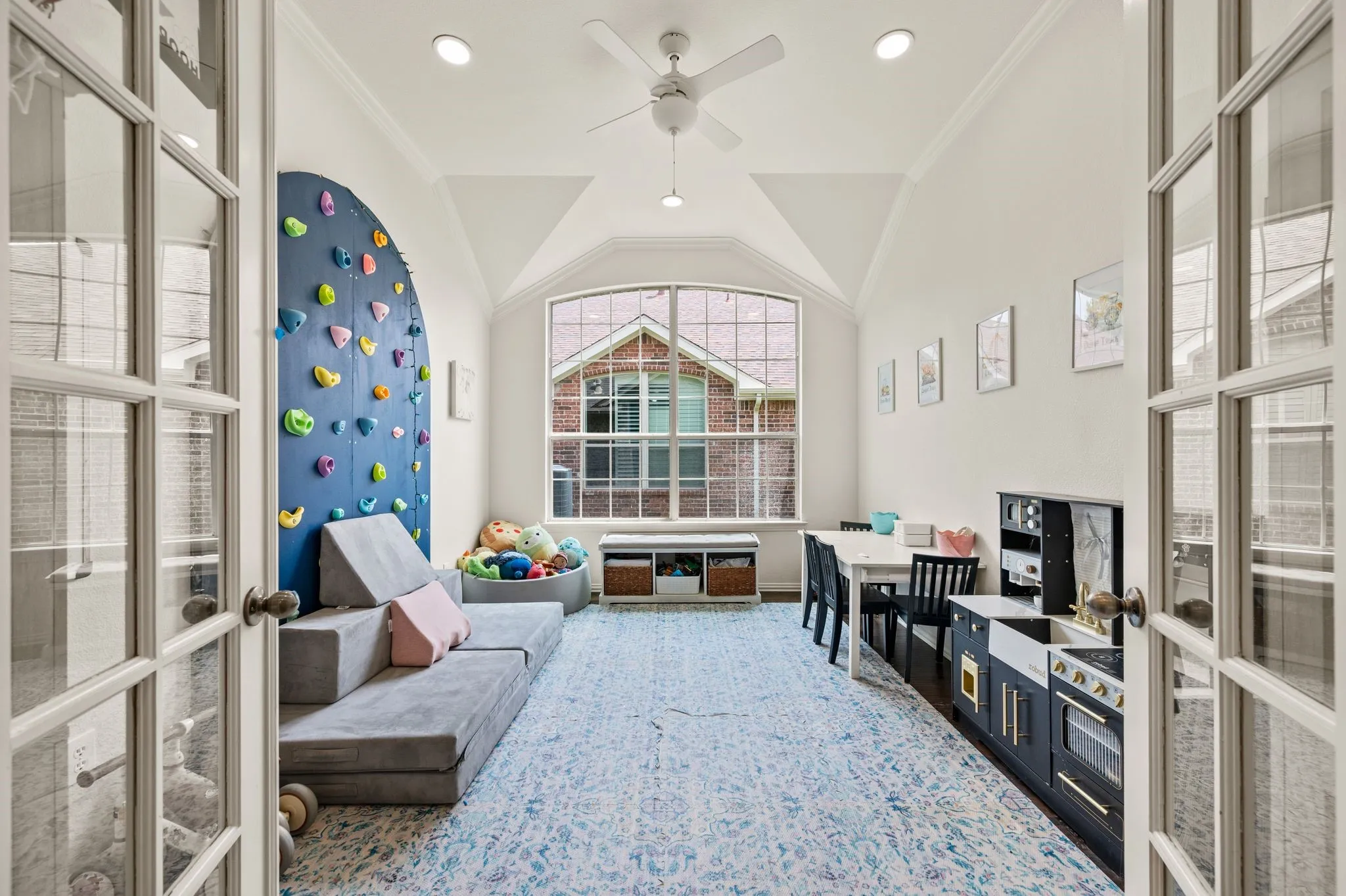 Single Family Residence For Sale in Tarrant County , 3513 Carlton Street, Grapevine, Texas 76092, 5 Bedroom, 3 Bathroom, 2 Garage spaces, 2,836 Sqft, built in 2005, mls#21282832, Real Estate Agent in Grapevine, Homes For Sale in Tarrant county, Homes For Sale in Grapevine, Realtor in Grapevine Texas, Real Estate Brokerage Independent Realty Texas, Luminita Cordes Realtor