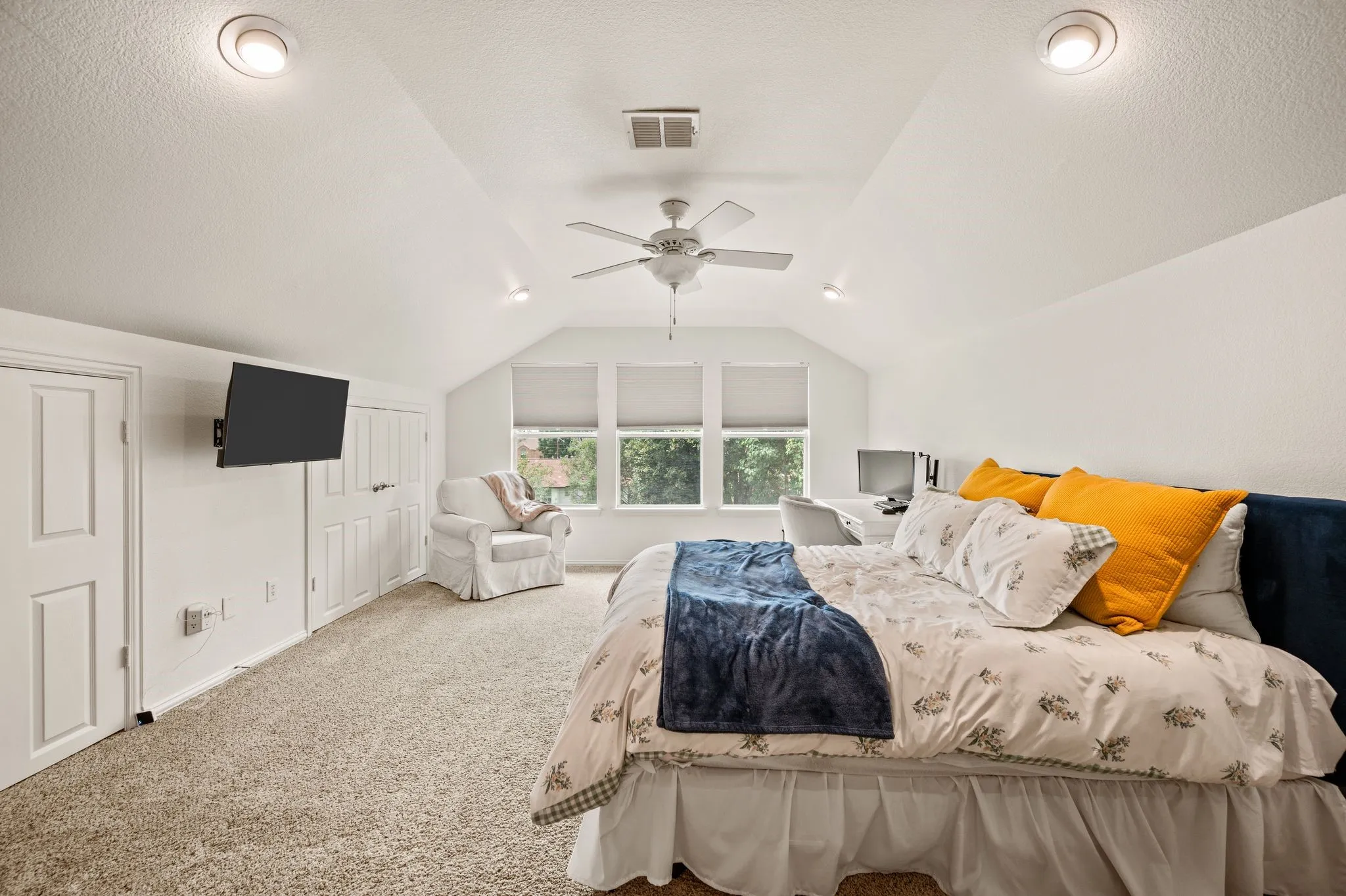 Single Family Residence For Sale in Tarrant County , 3513 Carlton Street, Grapevine, Texas 76092, 5 Bedroom, 3 Bathroom, 2 Garage spaces, 2,836 Sqft, built in 2005, mls#21282832, Real Estate Agent in Grapevine, Homes For Sale in Tarrant county, Homes For Sale in Grapevine, Realtor in Grapevine Texas, Real Estate Brokerage Independent Realty Texas, Luminita Cordes Realtor